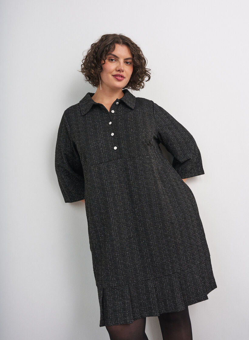 Robe courte en boucl&eacute; avec boutons d&eacute;coratifs, Noir, Model image number 0