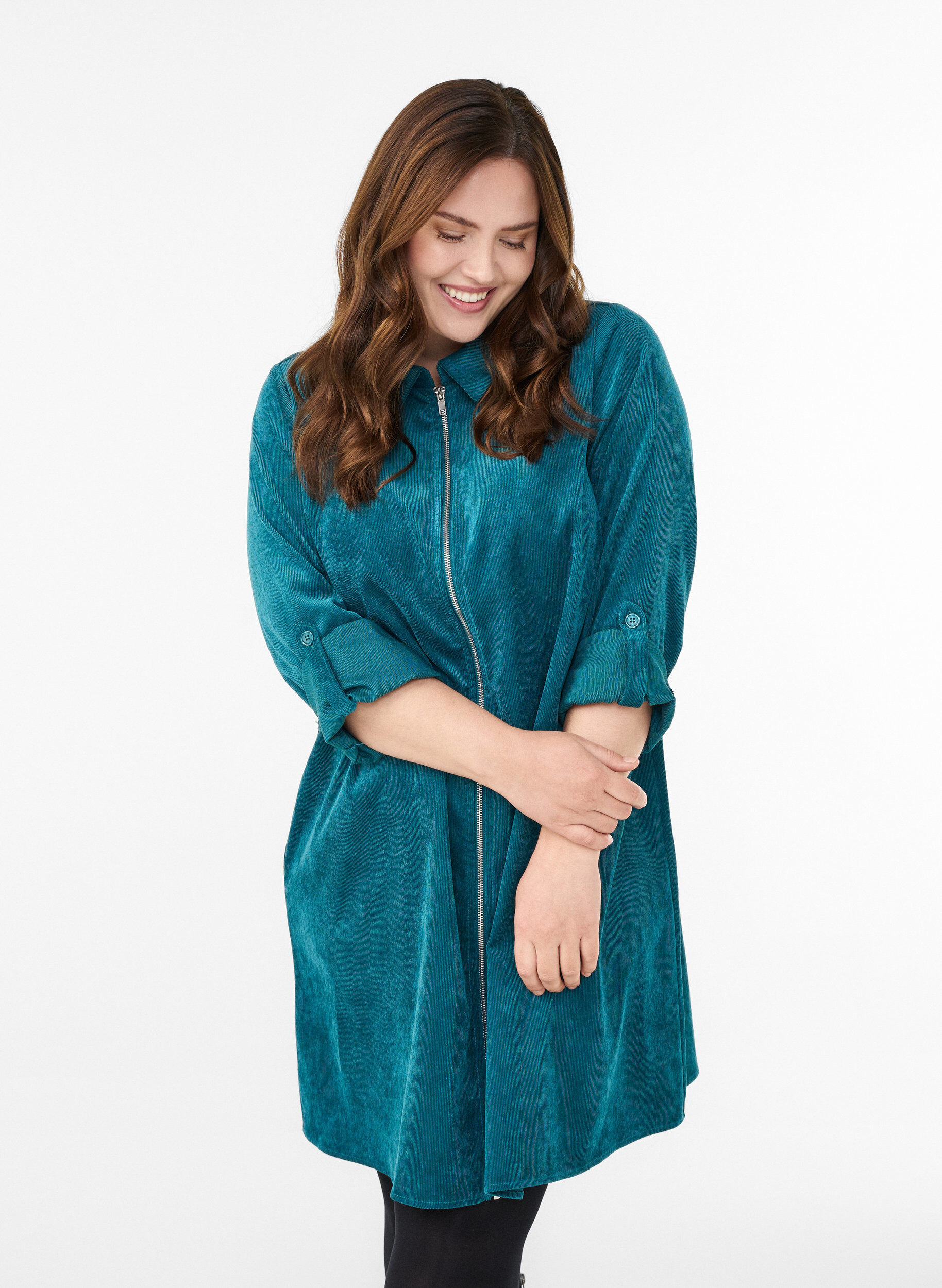 ZizziRobe en velours c&ocirc;tel&eacute; avec zip et manches 3/4, Vert fonc&eacute;, Model image number 0