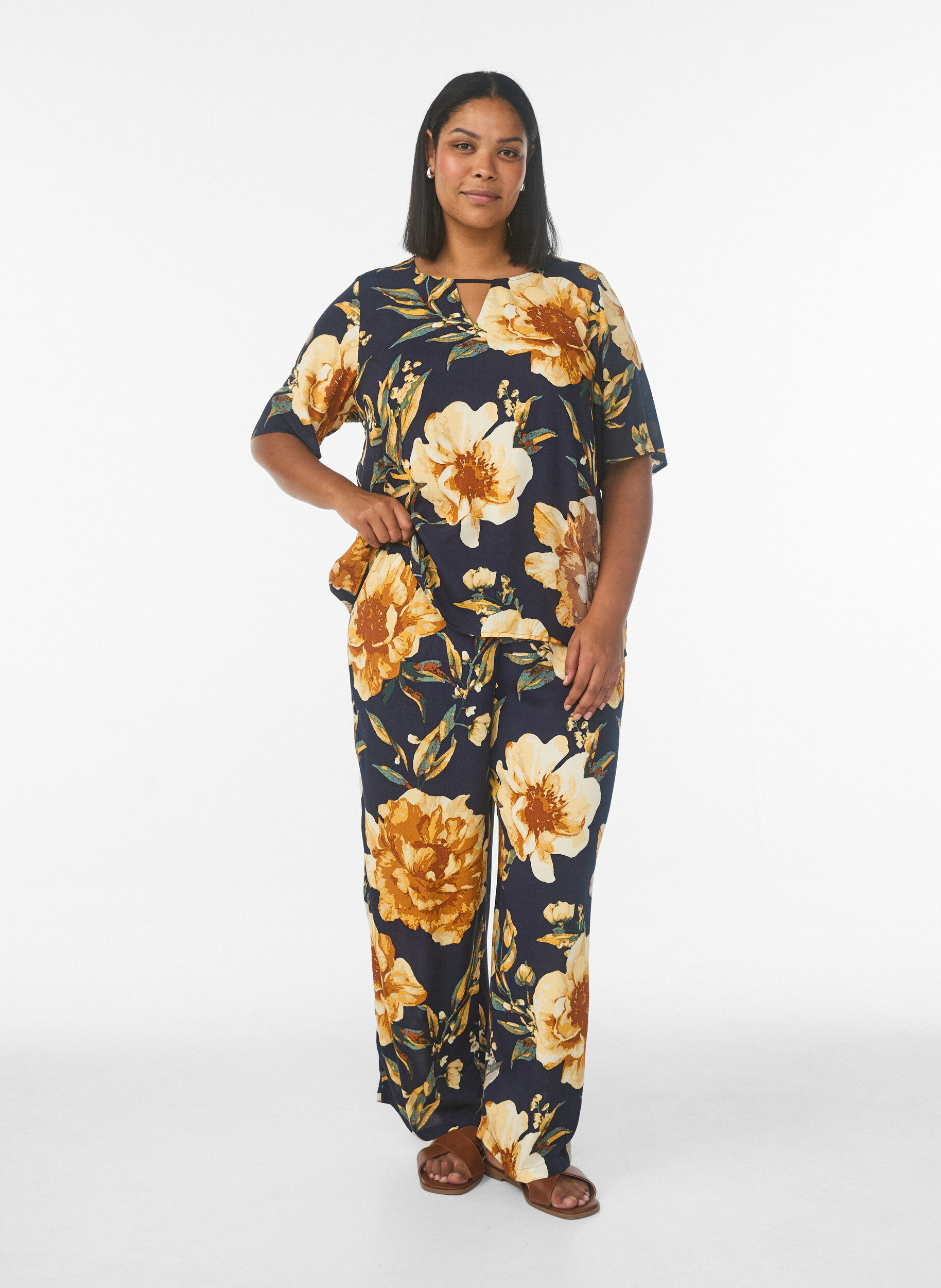 Zizzi Pantalon ample en viscose avec imprim&eacute;, Bleu, Model image number 0