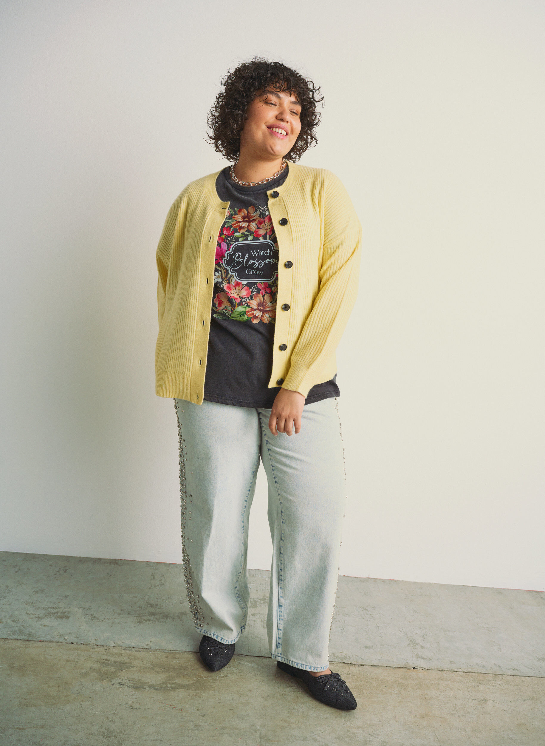 Cardigan en tricot c&ocirc;tel&eacute; avec boutons