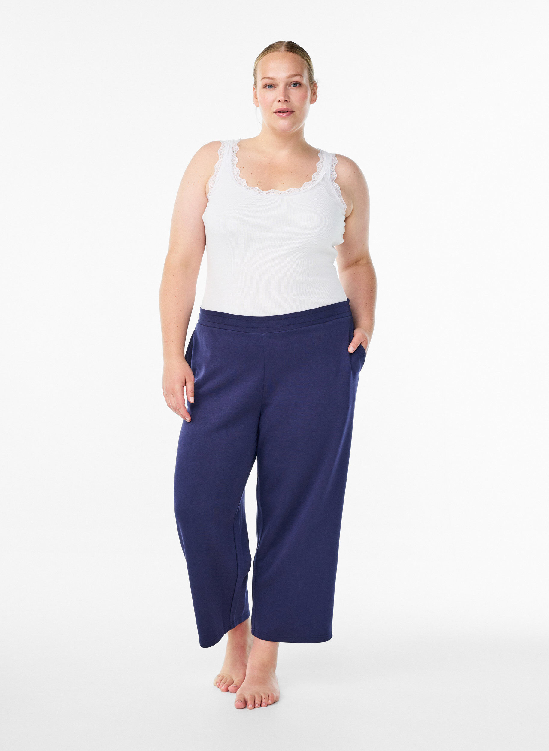 Pantalon 7/8 en modal m&eacute;lang&eacute; avec poches, Bleu, Model