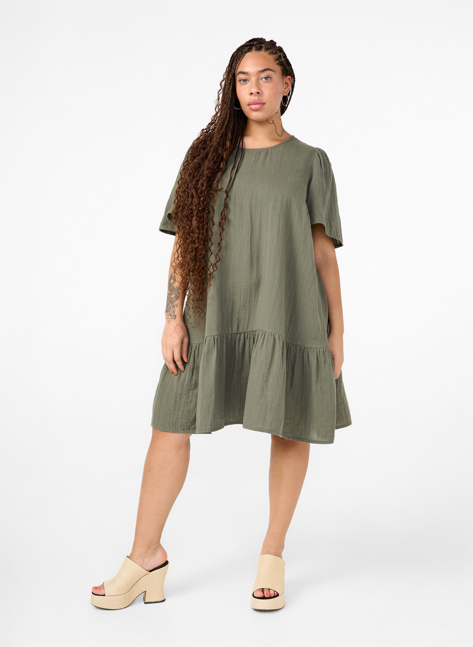 ZizziRobe &agrave; manches courtes en coton &agrave; une coupe &eacute;vas&eacute;e., Vert, Model image number 1