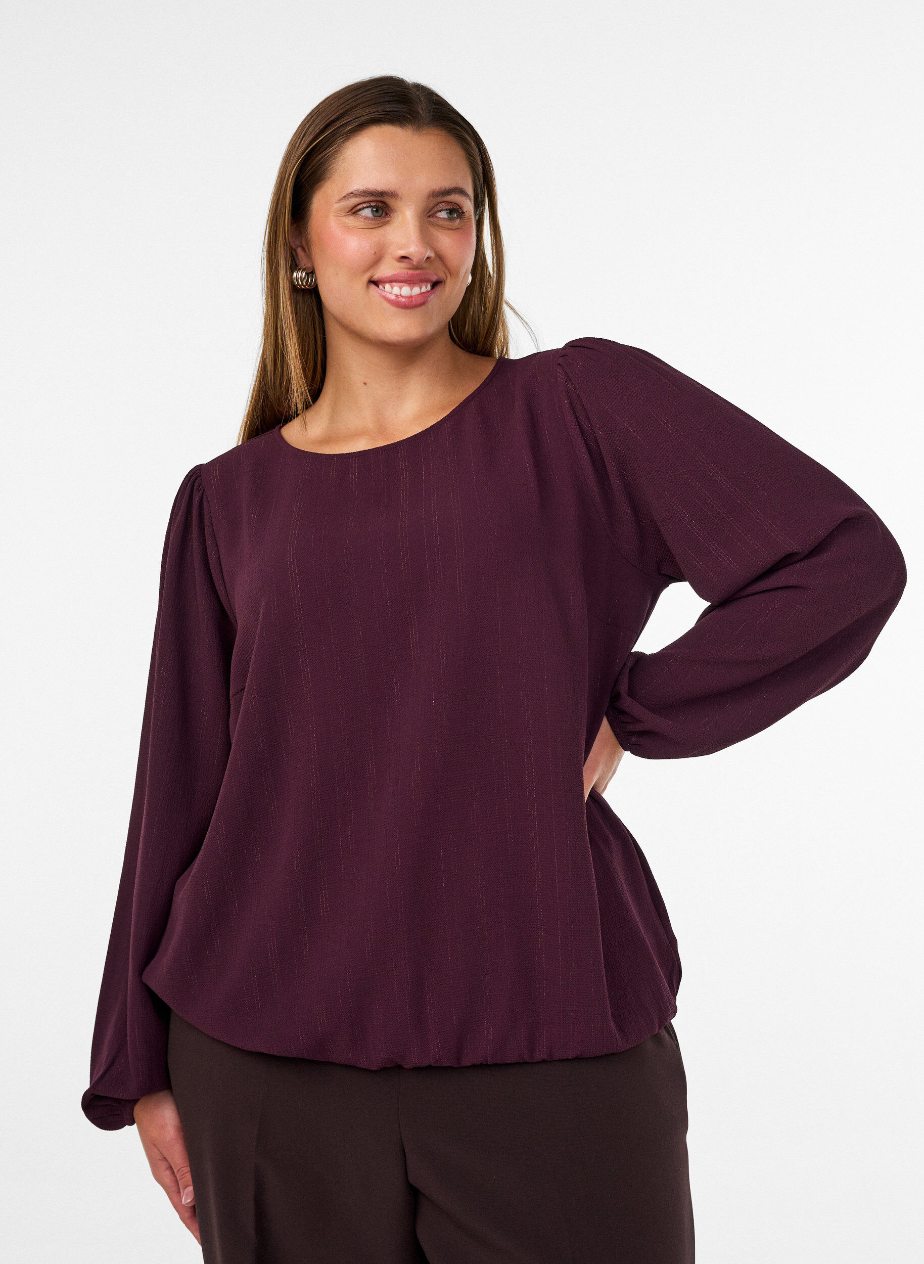 Blouse avec des paillettes, Bordeaux, Model