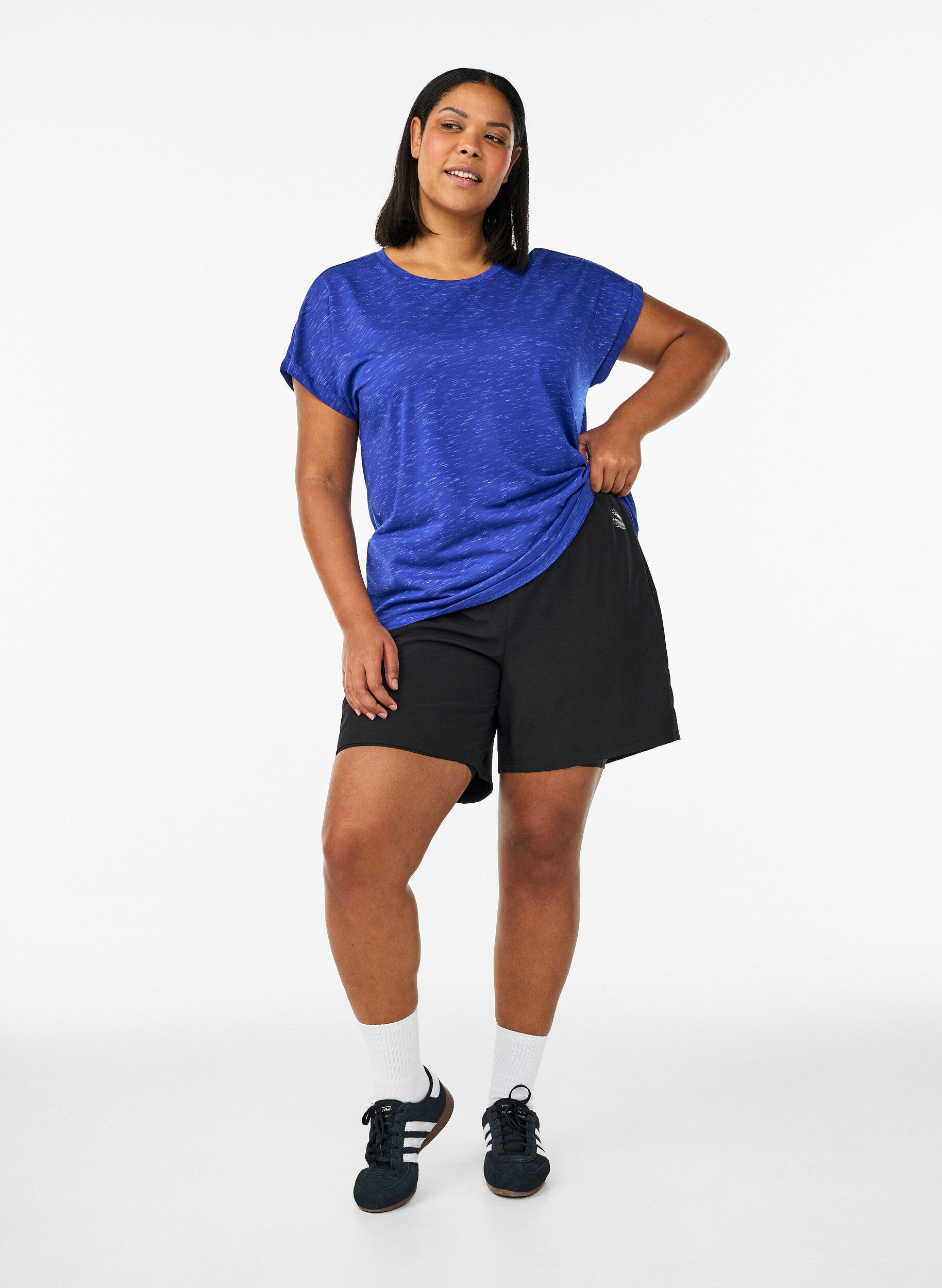 Zizzi T-shirt d'entra&icirc;nement ample &agrave; manches courtes, Violet, Model image number 1