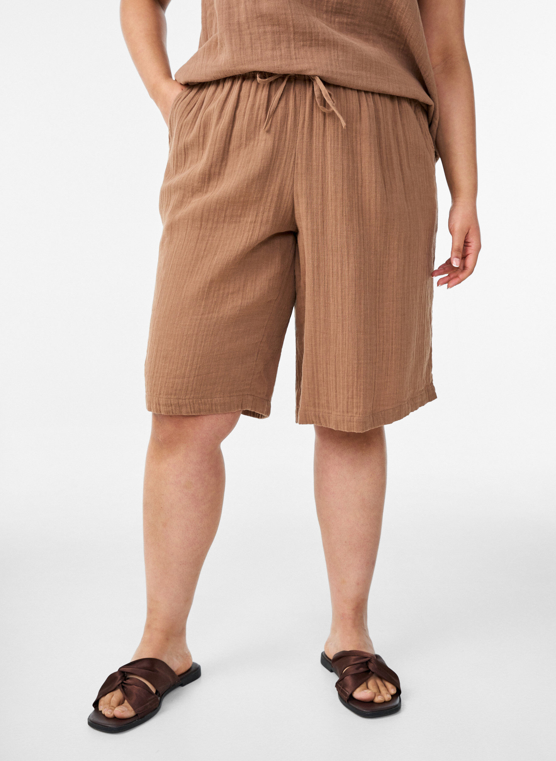 ZizziShort ample en mousseline de coton taille haute, Marron, Model image number 0
