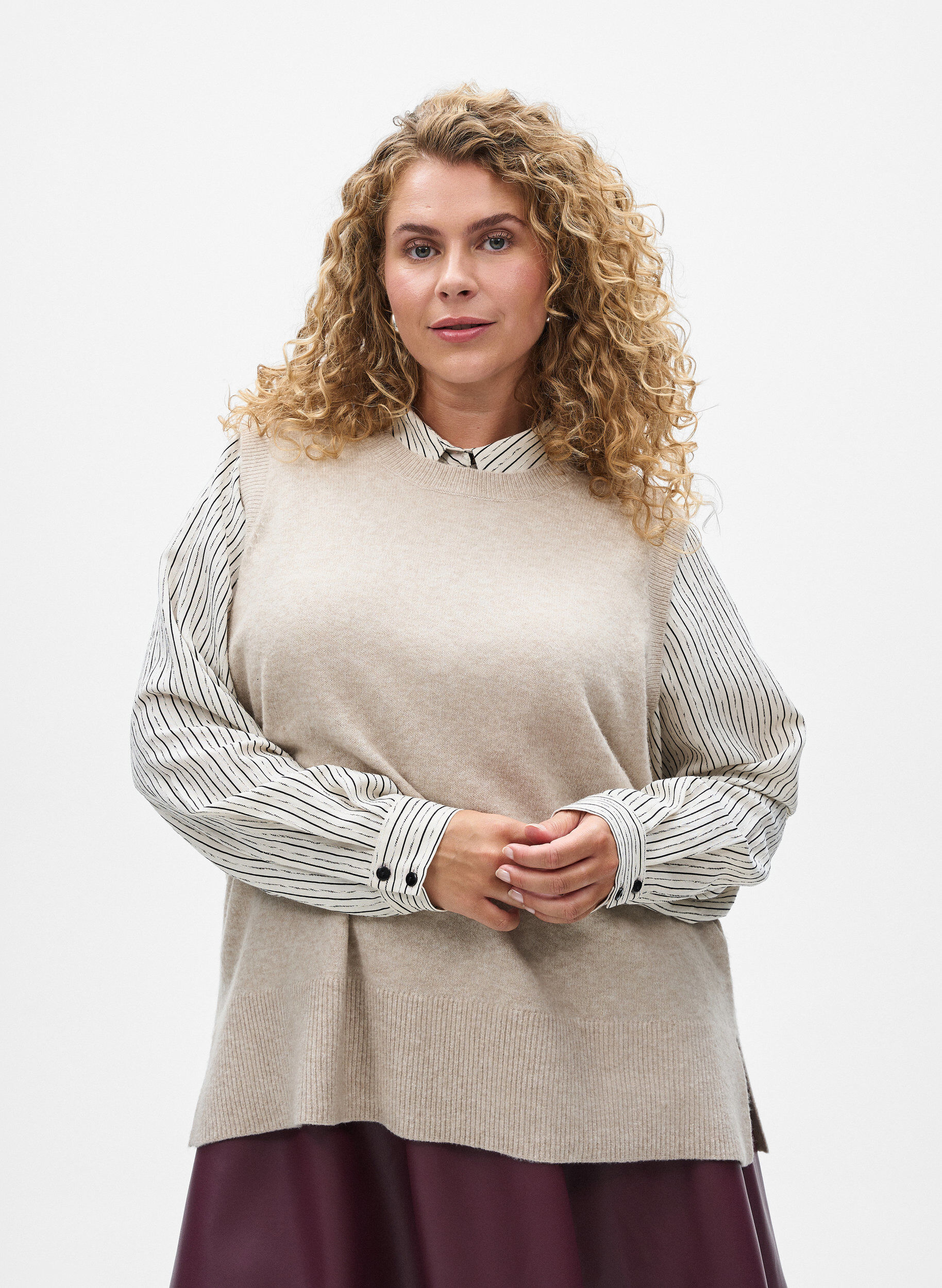 ZizziGilet tricot&eacute; avec bords c&ocirc;tel&eacute;s, Beige, Model image number 0