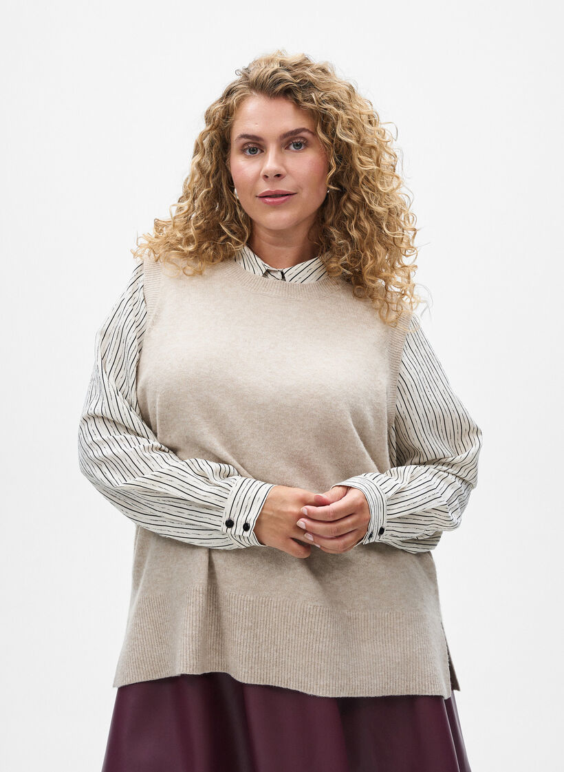 Gilet tricot&eacute; avec bords c&ocirc;tel&eacute;s, Beige, Model image number 0