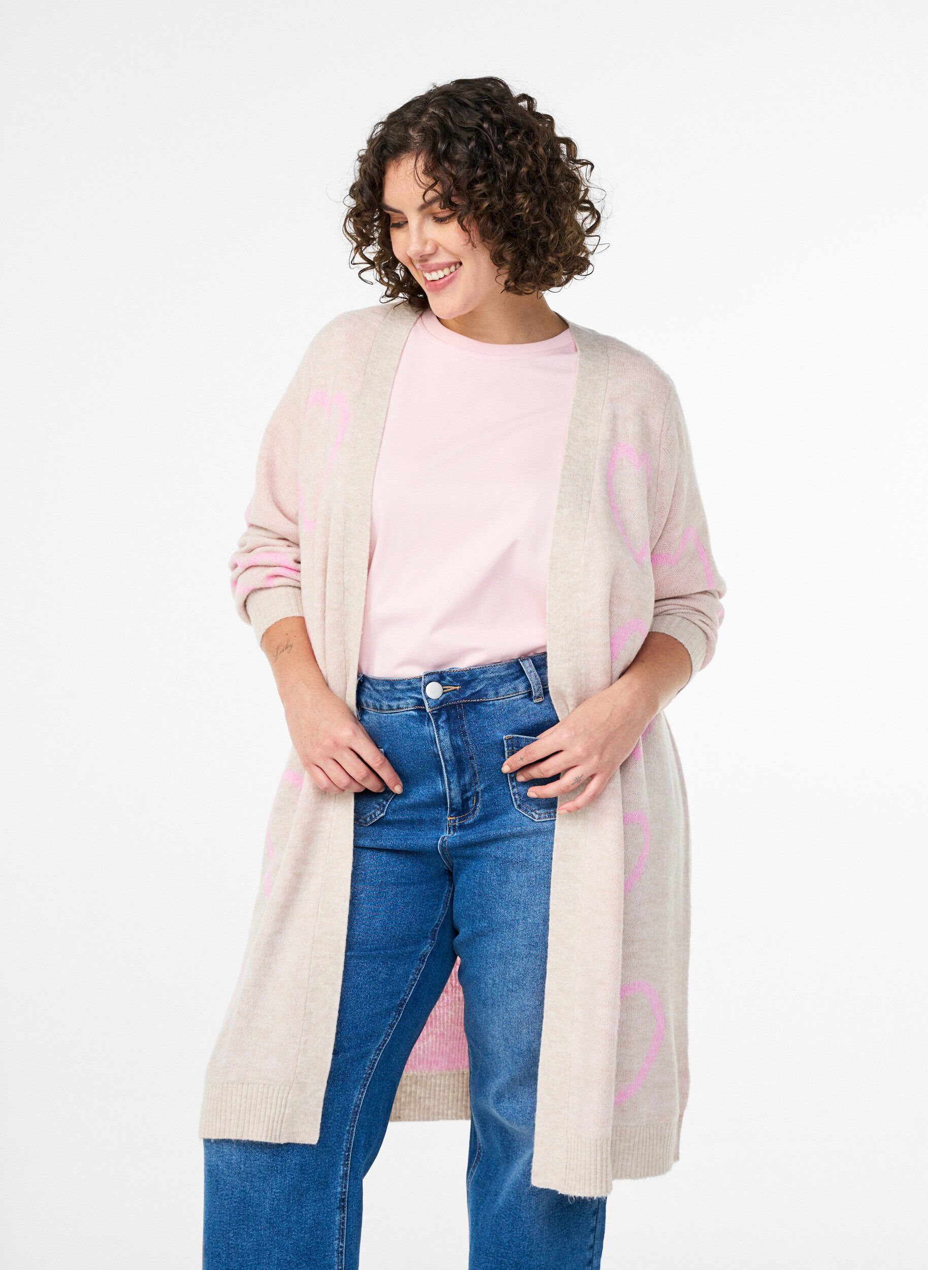 Long cardigan &agrave; c&oelig;urs ton sur ton, Beige, Model