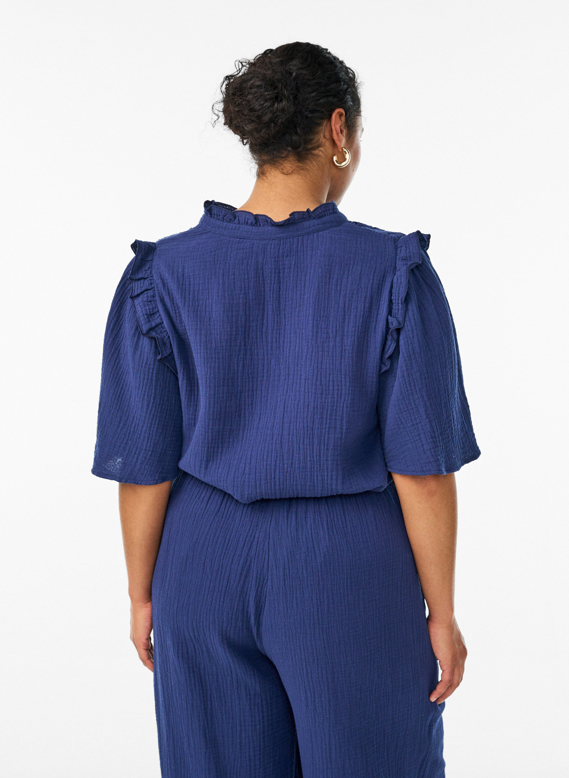 ZizziBlouse en mousseline de coton avec broderie anglaise et manches 1/2, Bleu, Model image number 2