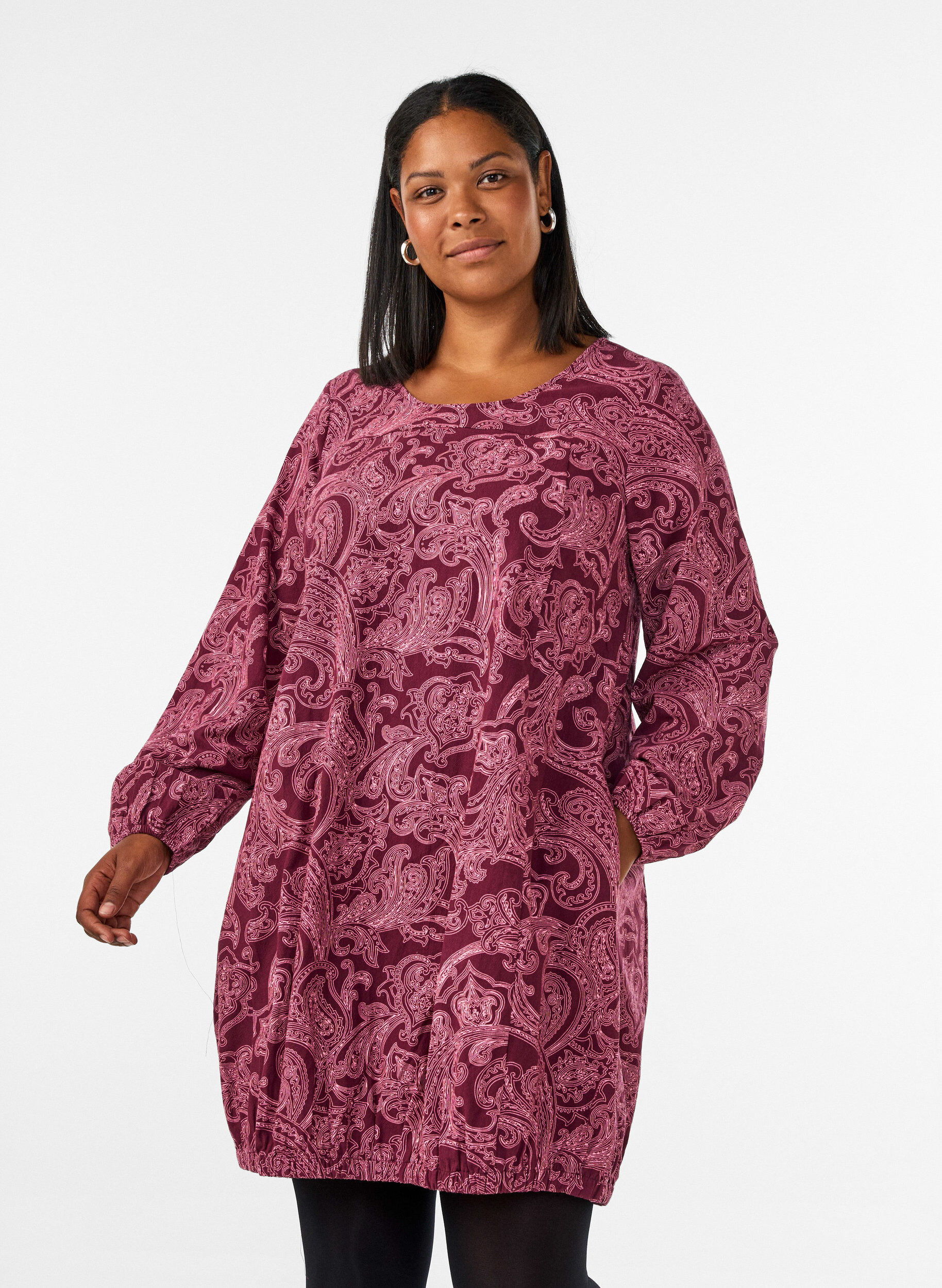 ZizziRobe courte en coton avec un ourlet &eacute;lastique et des manches longues, Bordeaux fonc&eacute;, Model image number 0