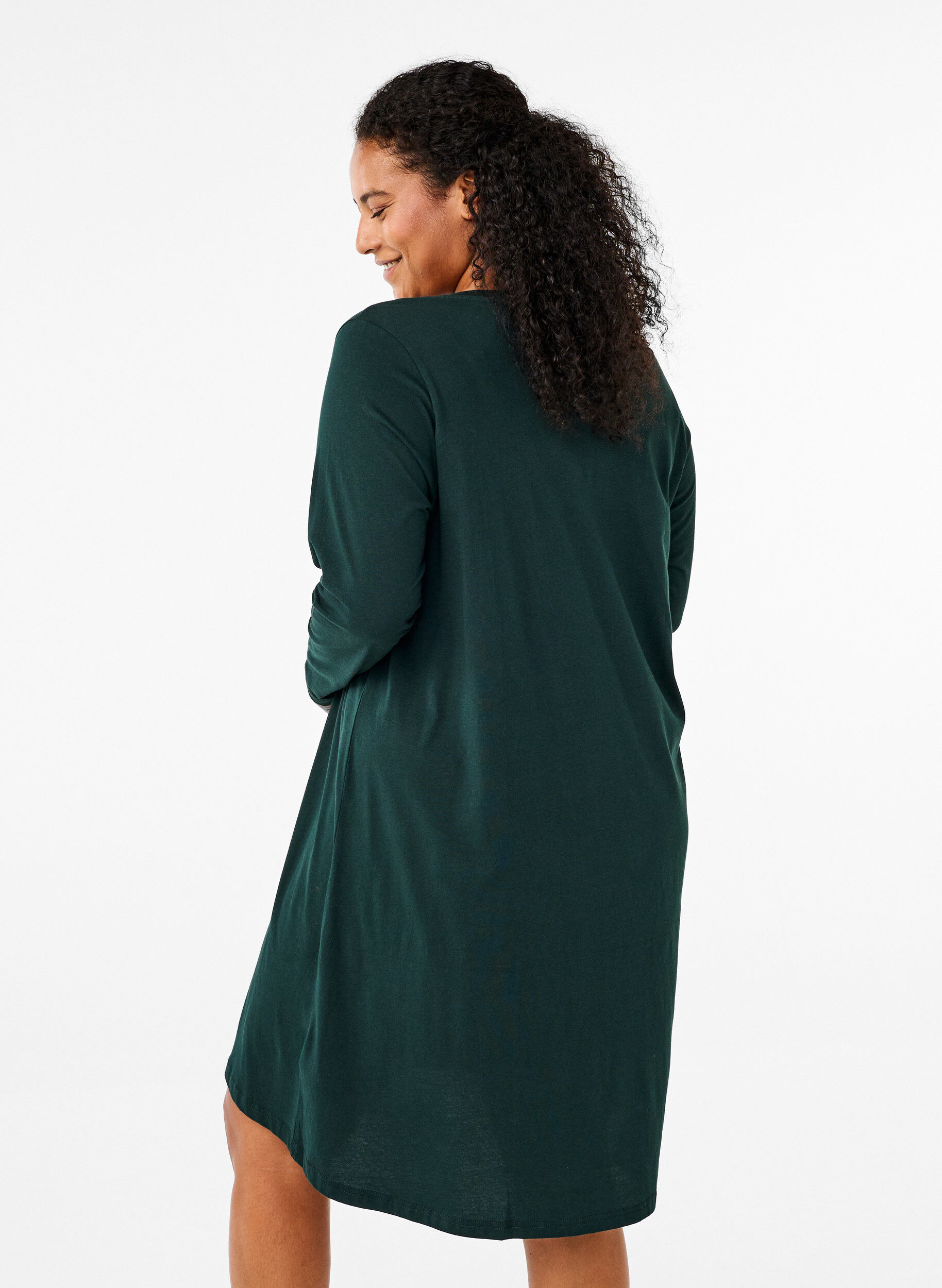 Zizzi Chemise de nuit &agrave; manches longues en coton bio, Vert fonc&eacute;, Model image number 2