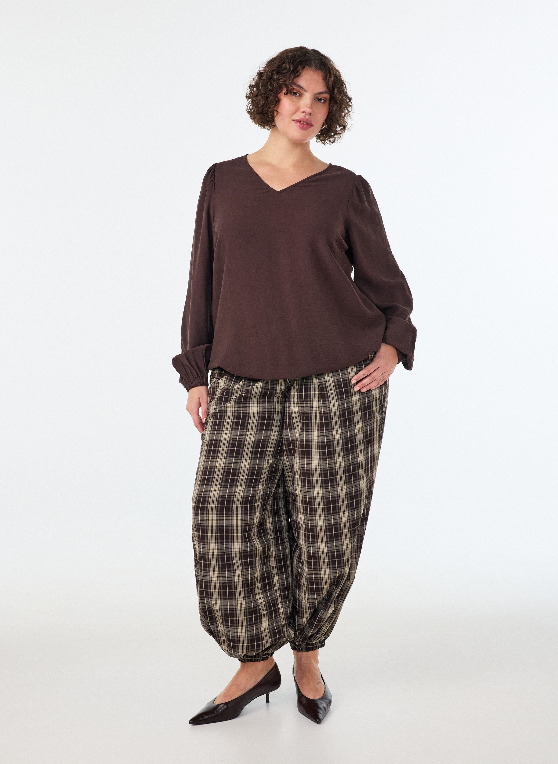 ZizziBlouse en viscose &agrave; col V et coupe ballon, Marron, Model image number 1