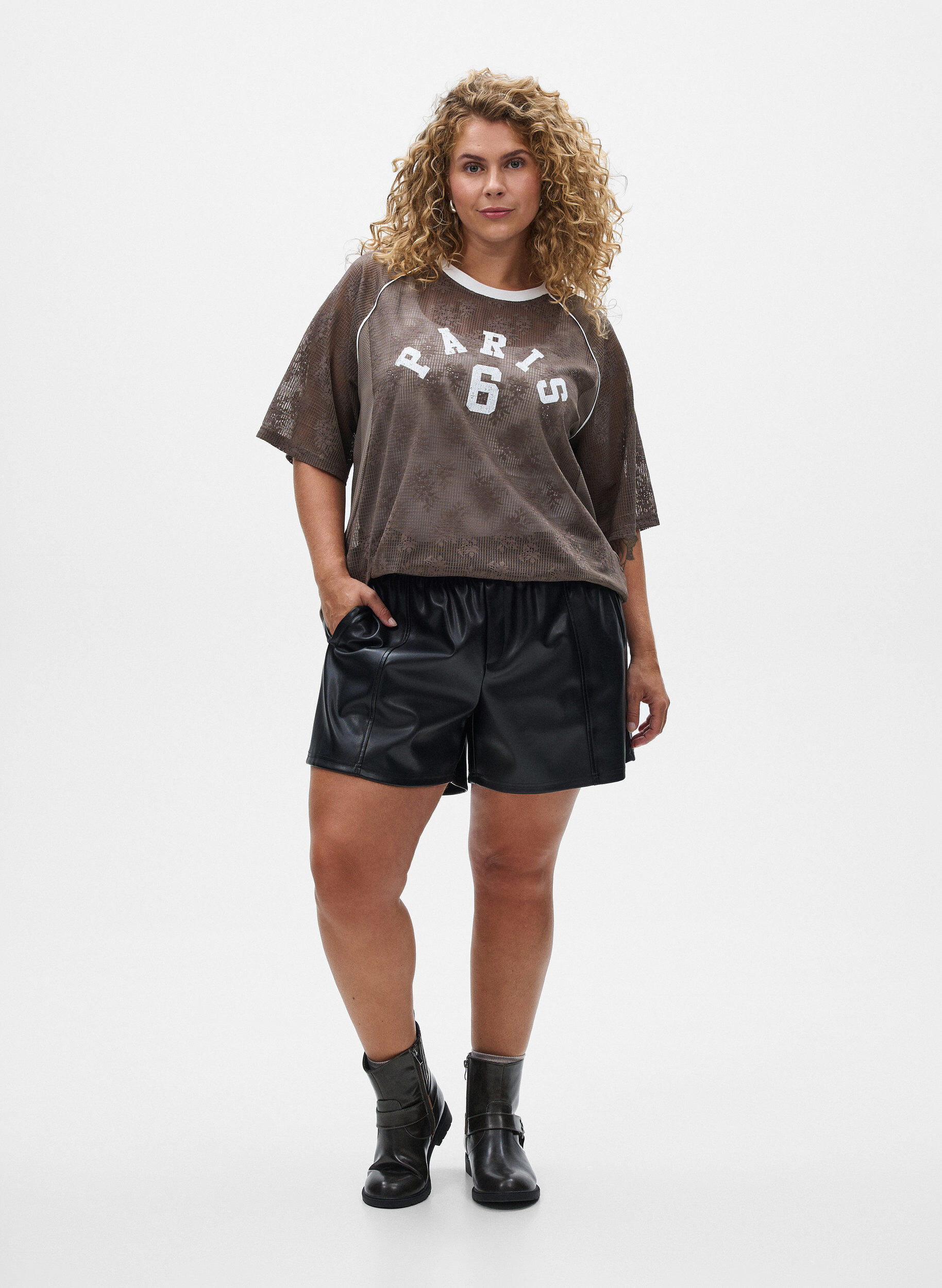 Zizzi T-shirt en dentelle avec imprim&eacute; texte, Marron, Model image number 1