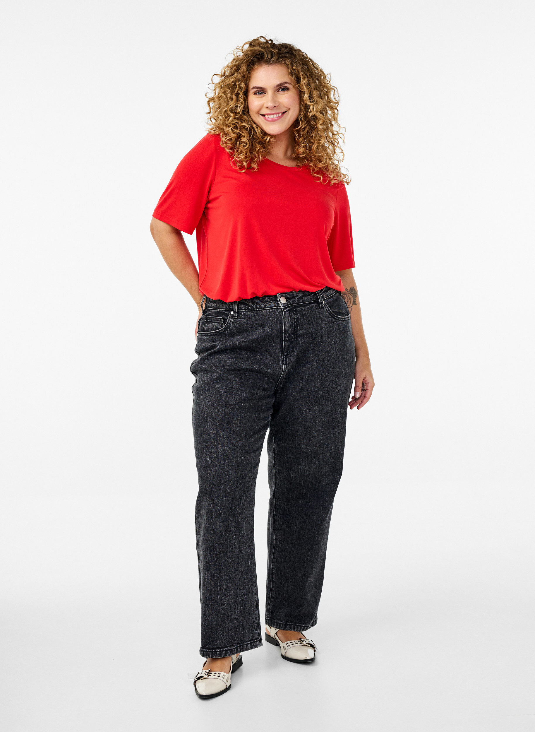 Zizzi T-shirt en TENCEL&trade; Modal &agrave; col rond, Rouge, Model image number 1