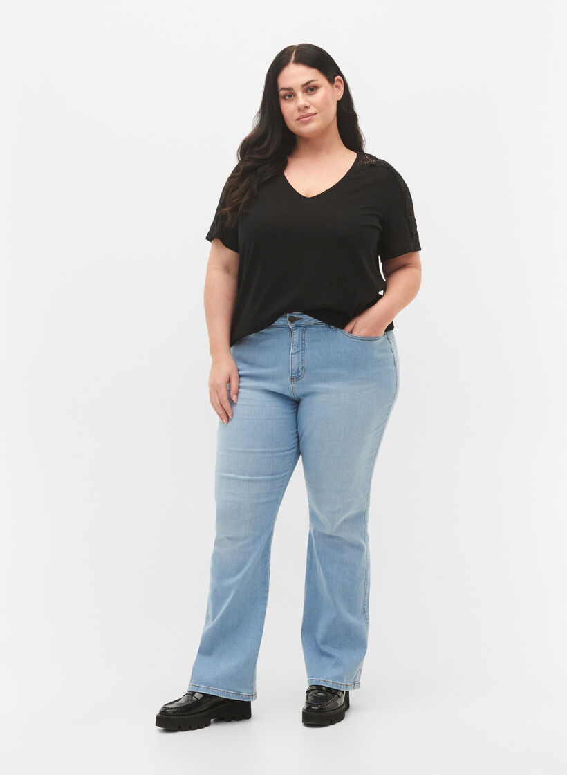 Blouse à manches courtes avec dentelle et col en V, Black, Model image number 2