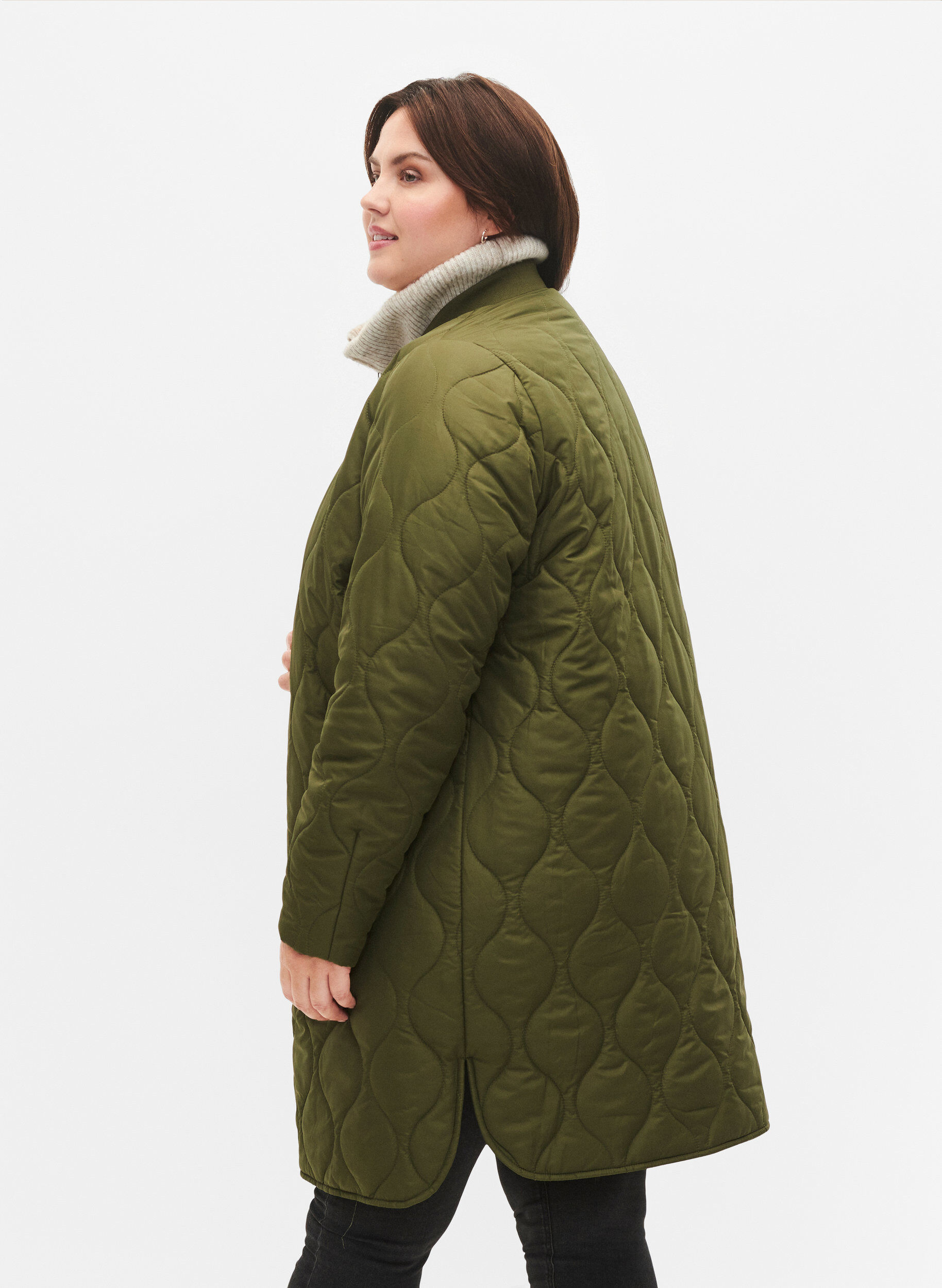 Zizzi Veste longue matelass&eacute;e avec poches et fermeture &eacute;clair, Winter Moss, Model image number 1