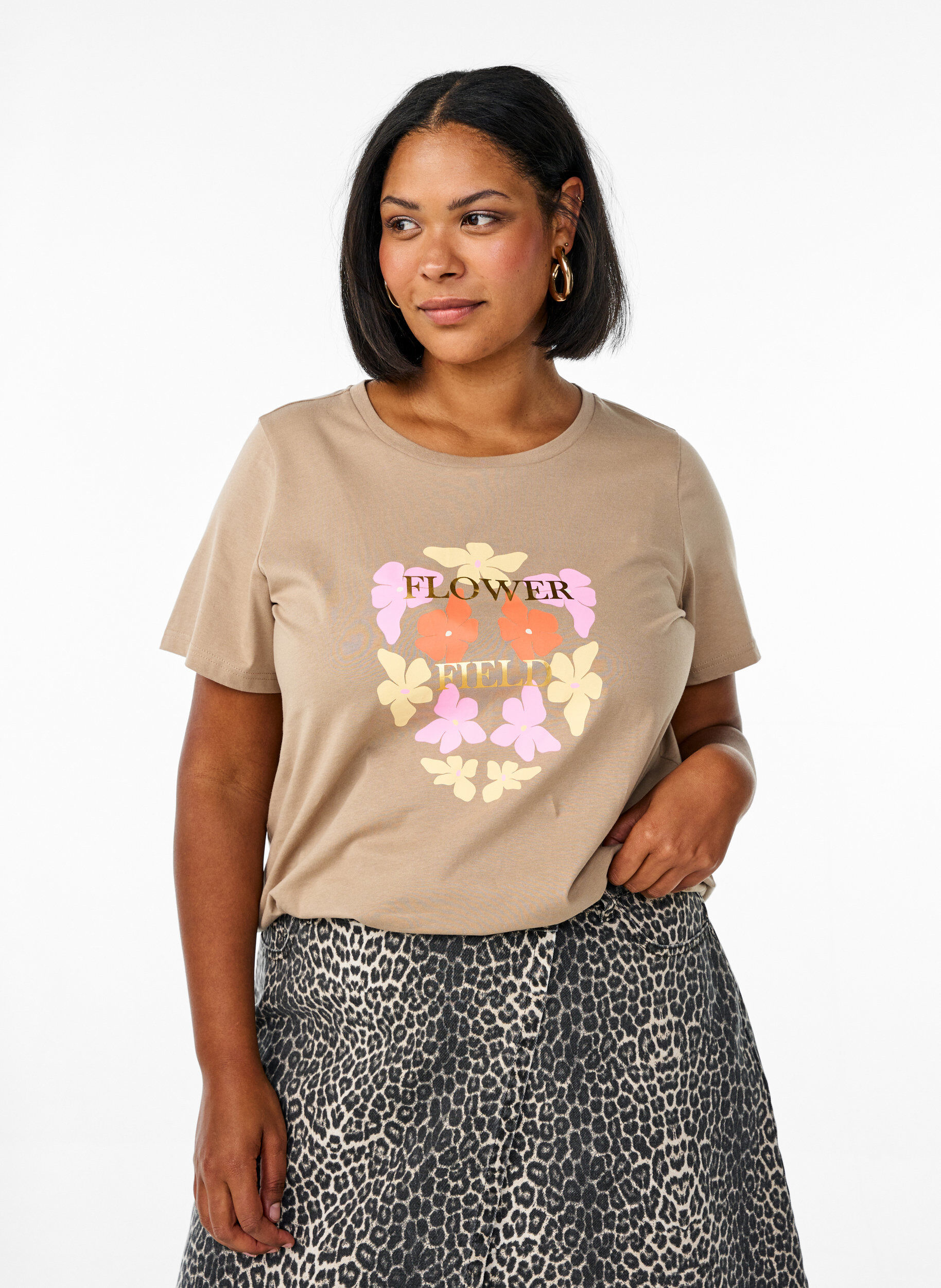 Zizzi T-shirt avec d&eacute;tail imprim&eacute; floral, Beige, Model image number 0
