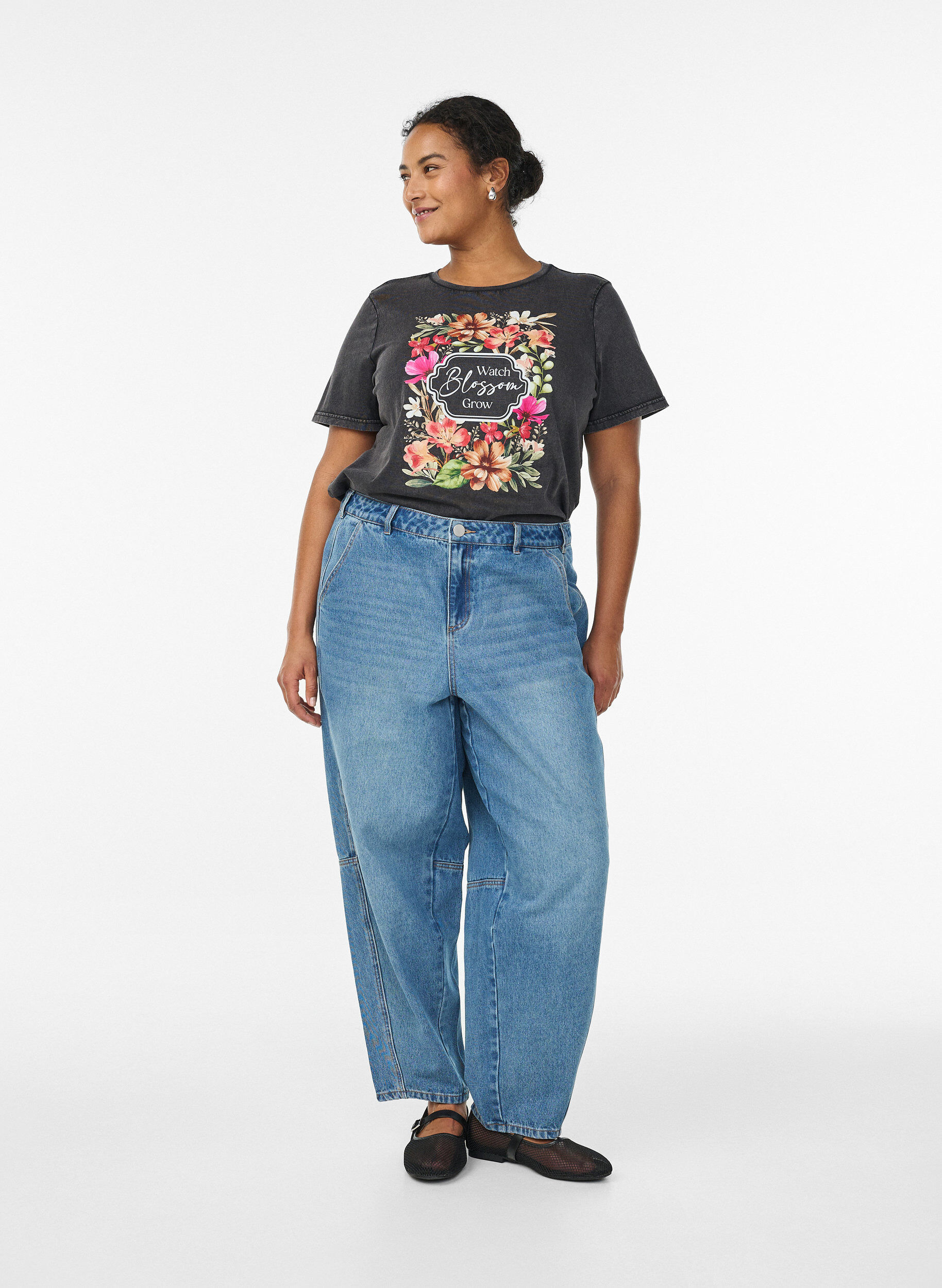 Zizzi T-shirt en coton bio avec imprim&eacute;, Gris anthracite, Model image number 1