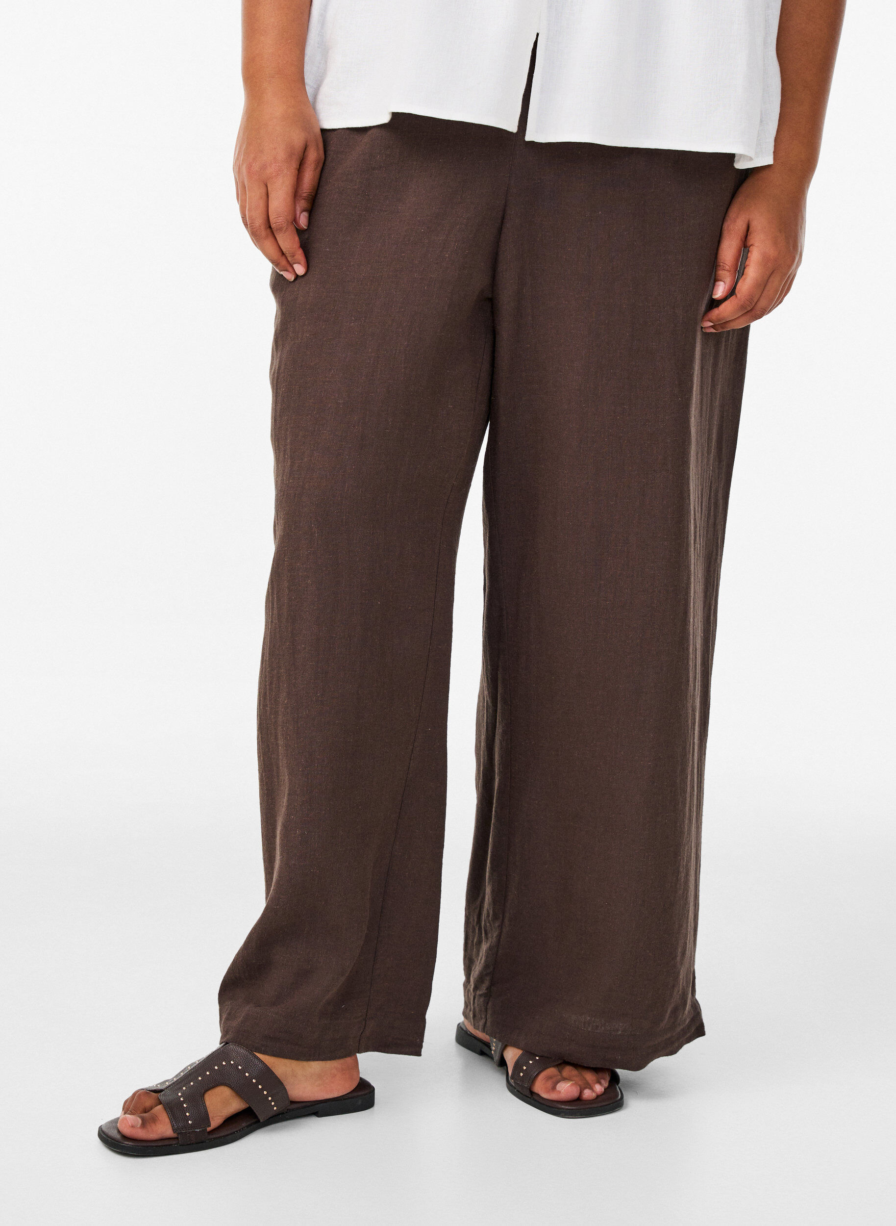 Zizzi Pantalon large en lin et viscose, Marron, Model image number 2