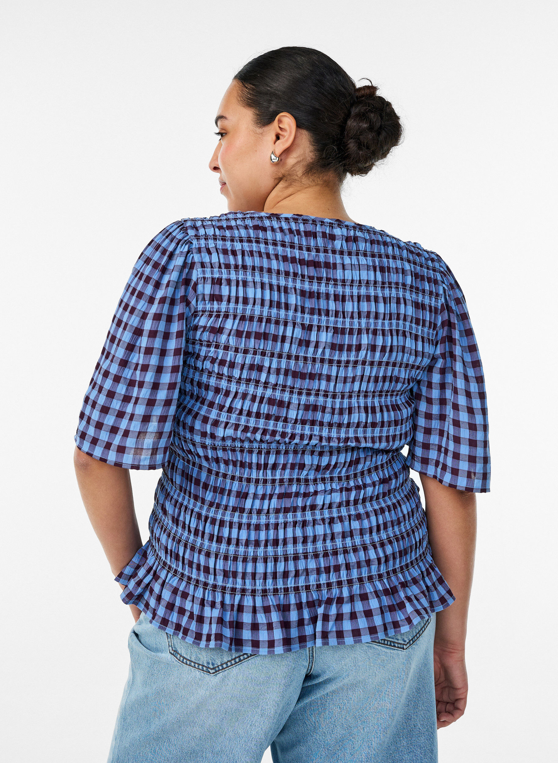 ZizziBlouse smock&eacute;e &agrave; carreaux vichy et ourlet &agrave; volants, Bleu, Model image number 2