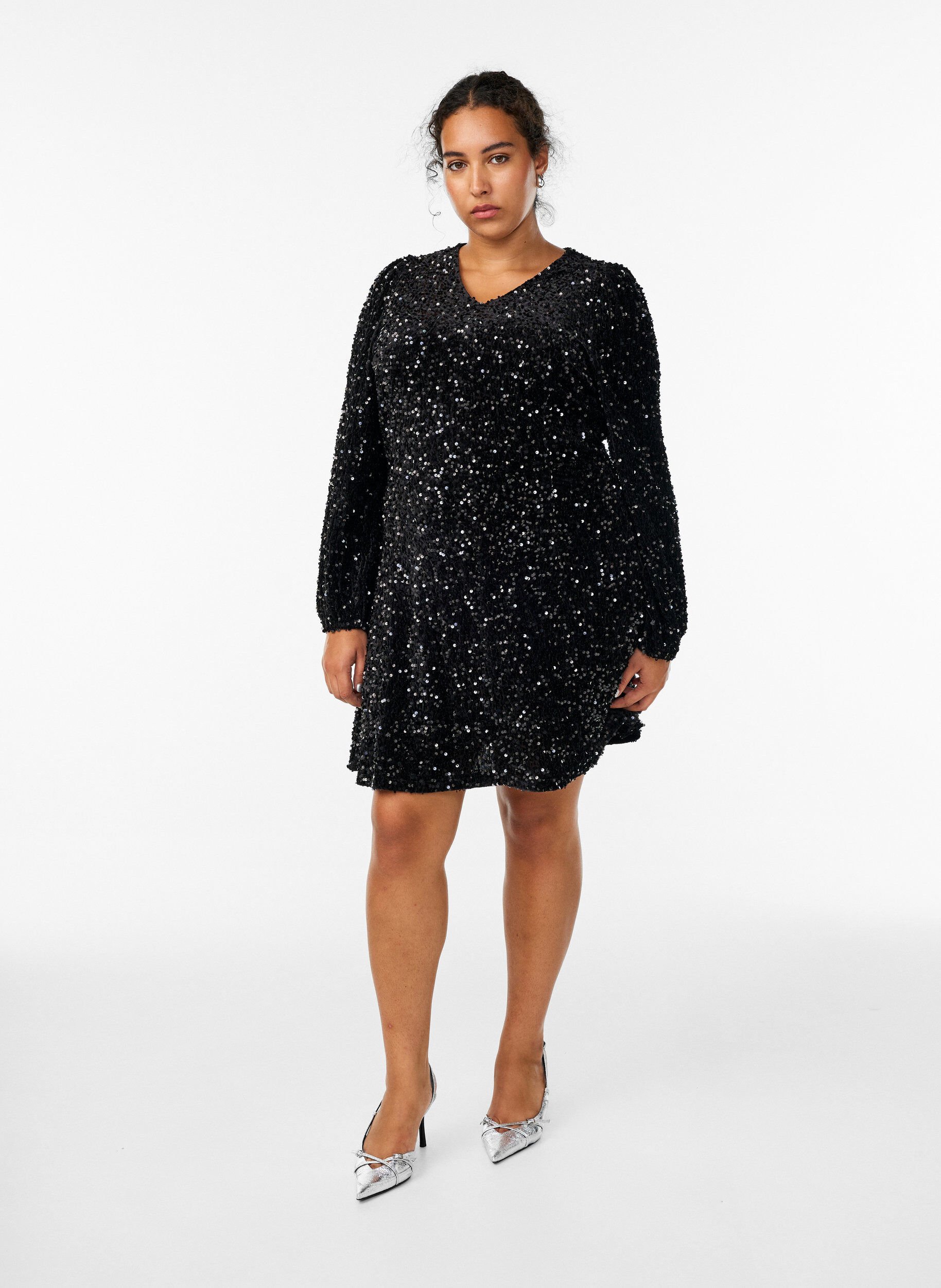 ZizziRobe courte &eacute;vas&eacute;e &agrave; sequins, Noir, Model image number 0