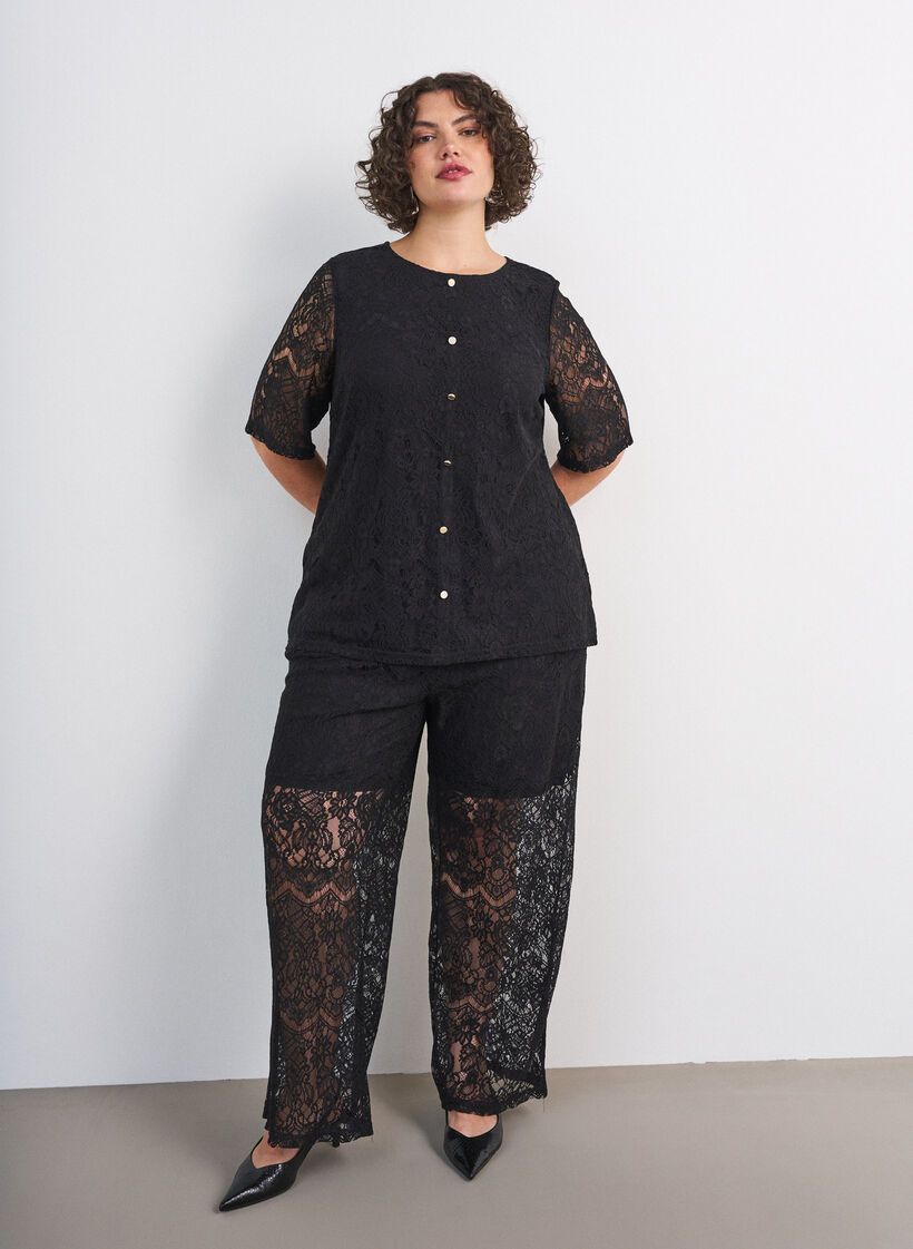 Blouse en dentelle avec boutons d&eacute;coratifs, Noir, Model image number 1