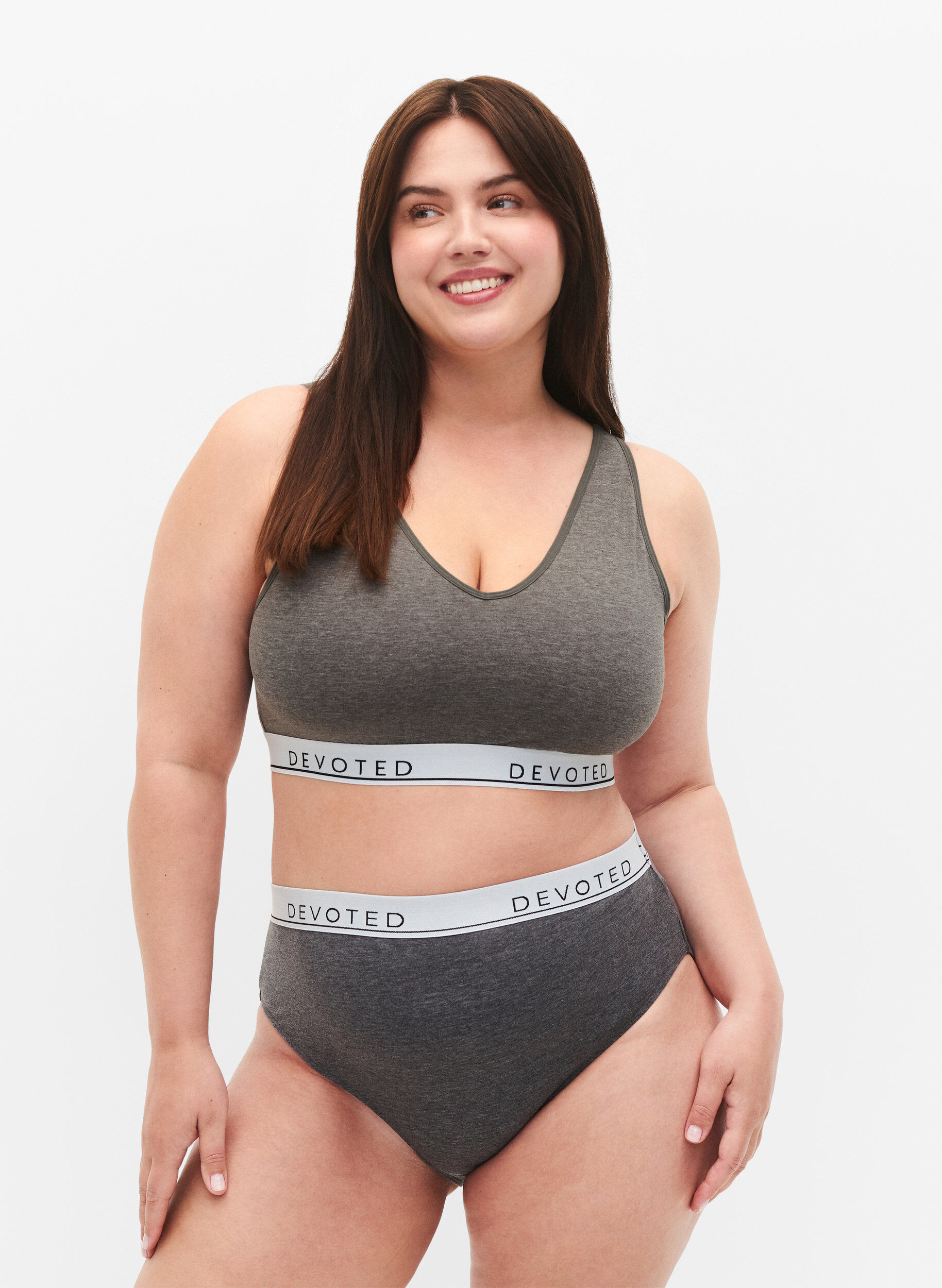 Zizzi Culotte chin&eacute;e &agrave; taille r&eacute;guli&egrave;re, Gris, Model image number 0