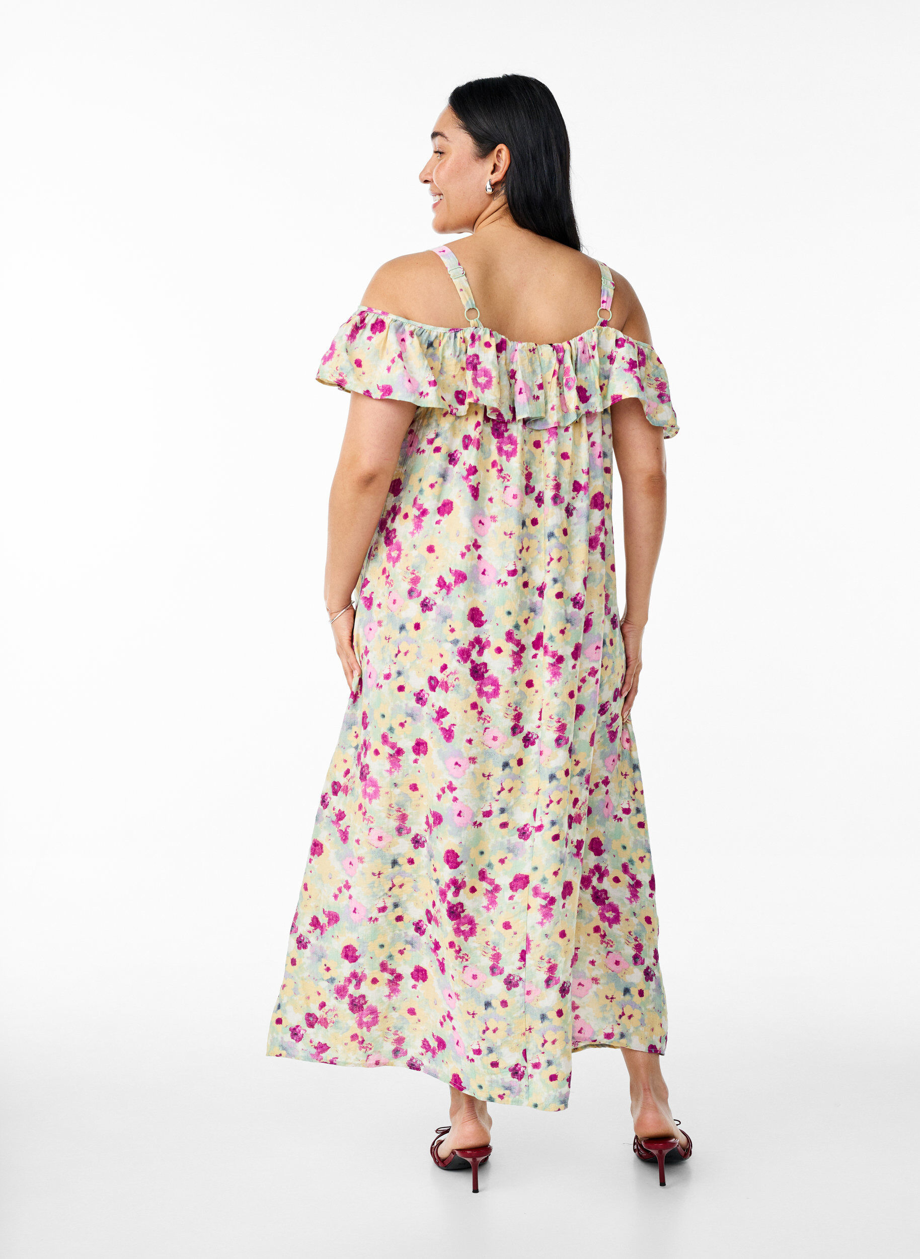 Zizzi Robe midi florale avec volants et &eacute;paules d&eacute;nud&eacute;es, Vanille, Model image number 2