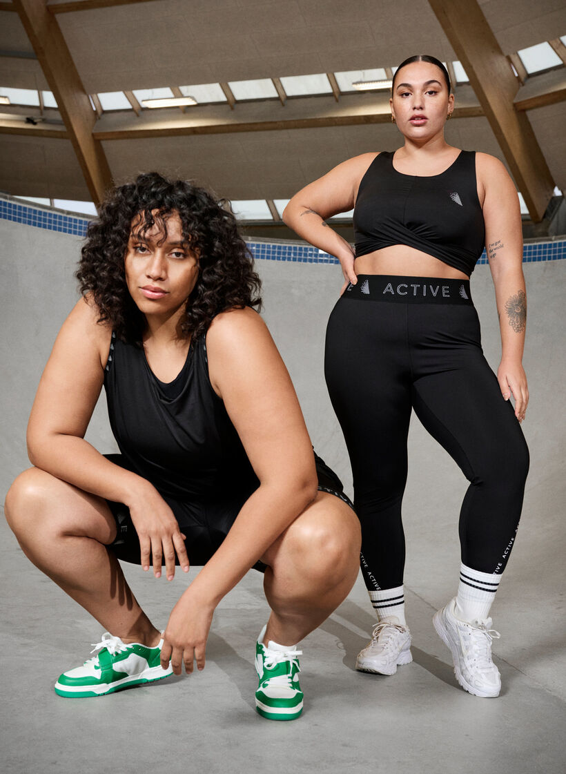 Soutien-gorge de sport avec détail croisé, Black, Image image number 0