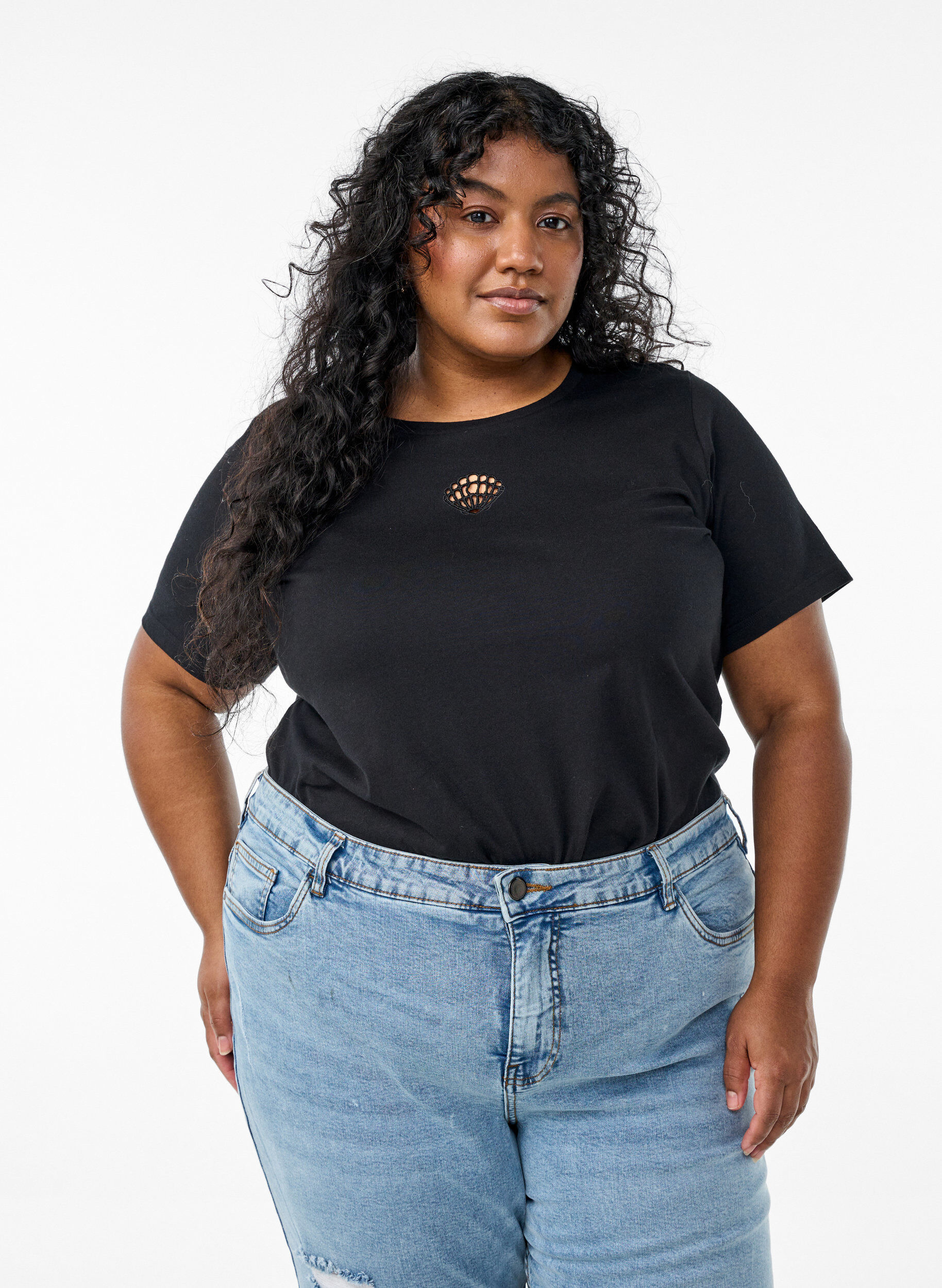 Zizzi T-shirt avec d&eacute;tails d&eacute;coratifs, Noir, Model image number 0