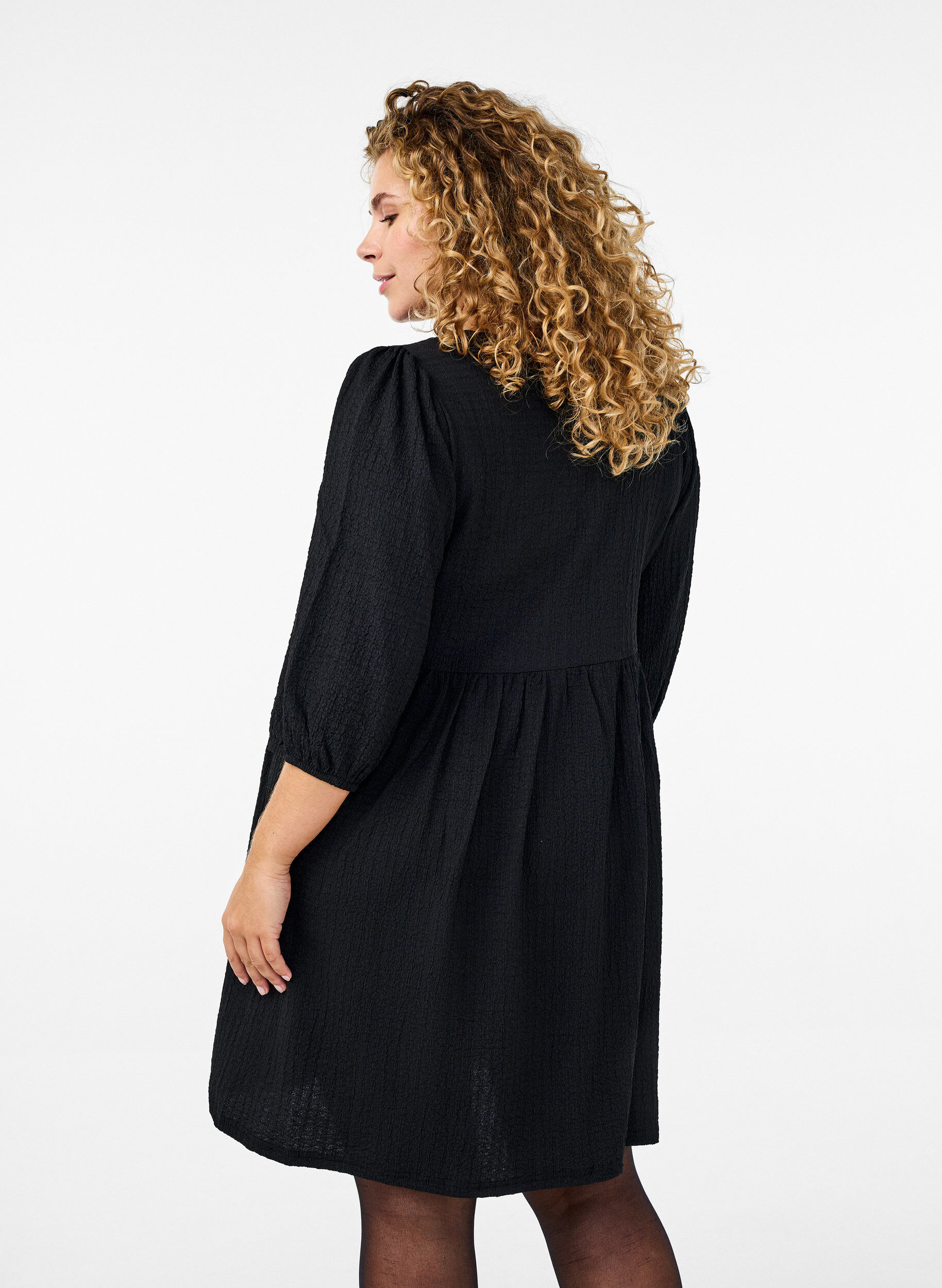 Zizzi FLASH - Robe courte avec texture et manches 3/4, Black, Model image number 1