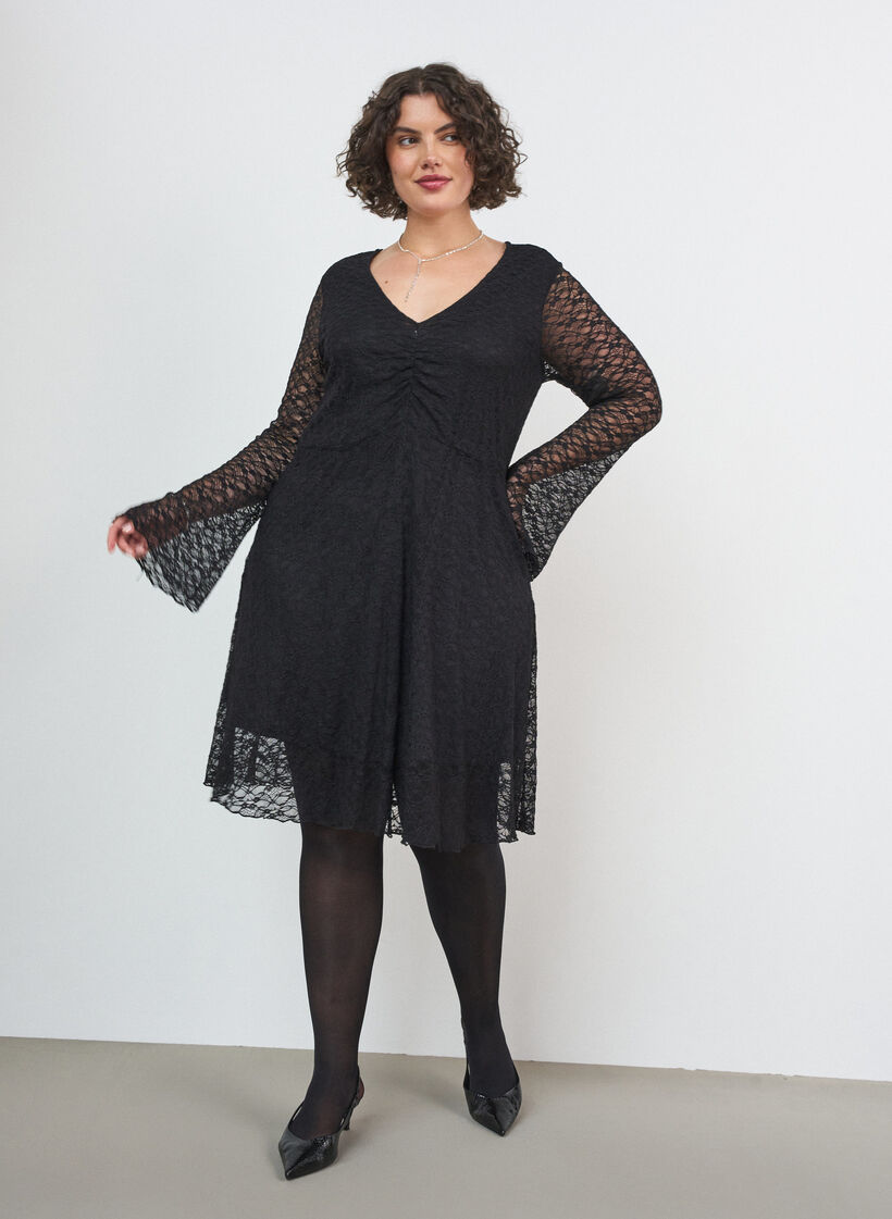 Robe en dentelle avec manches trompette et coupe &eacute;vas&eacute;e, Noir, Model image number 0