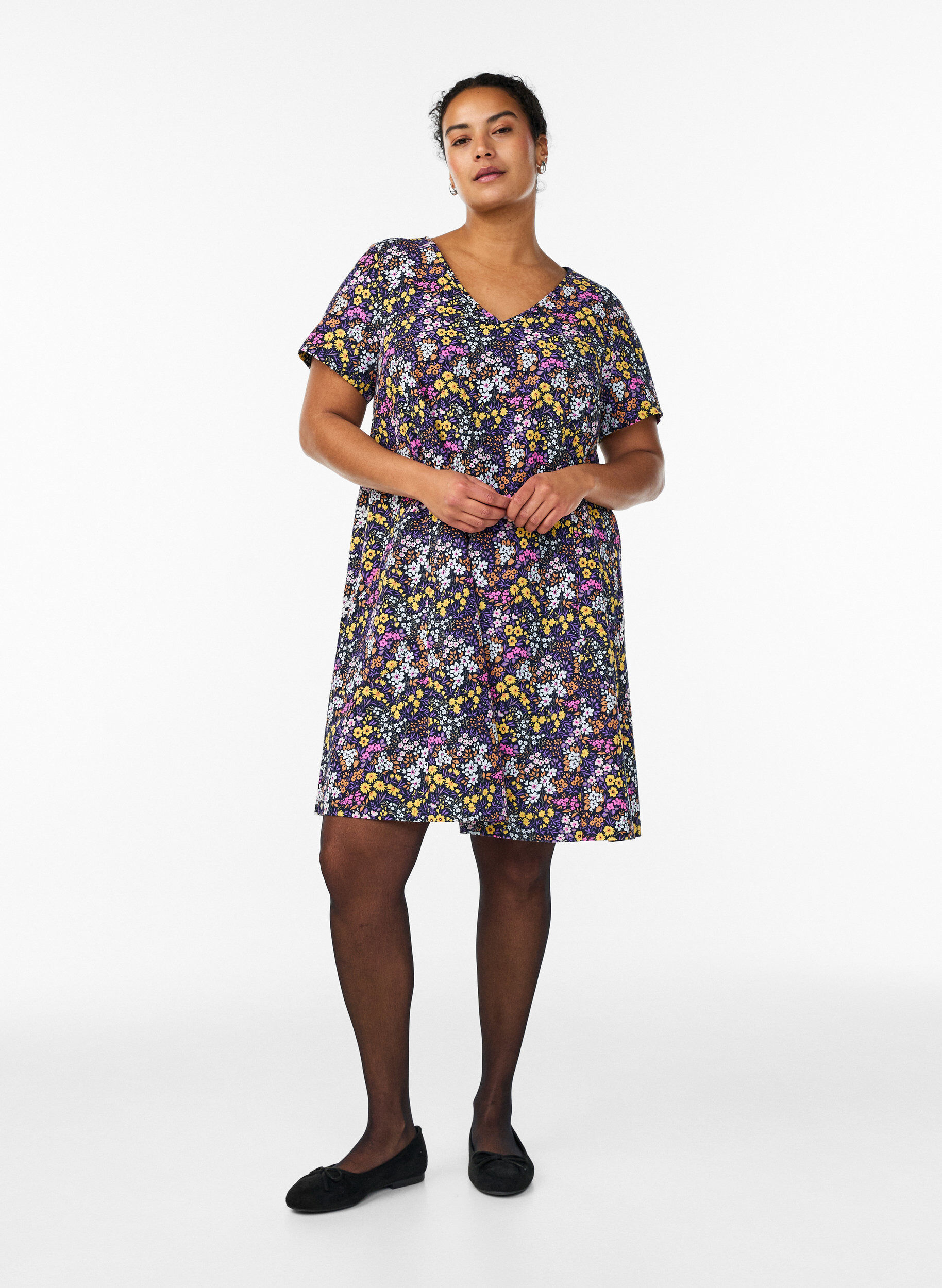 Zizzi Robe courte &eacute;vas&eacute;e &agrave; imprim&eacute; floral, Bleu, Model image number 1