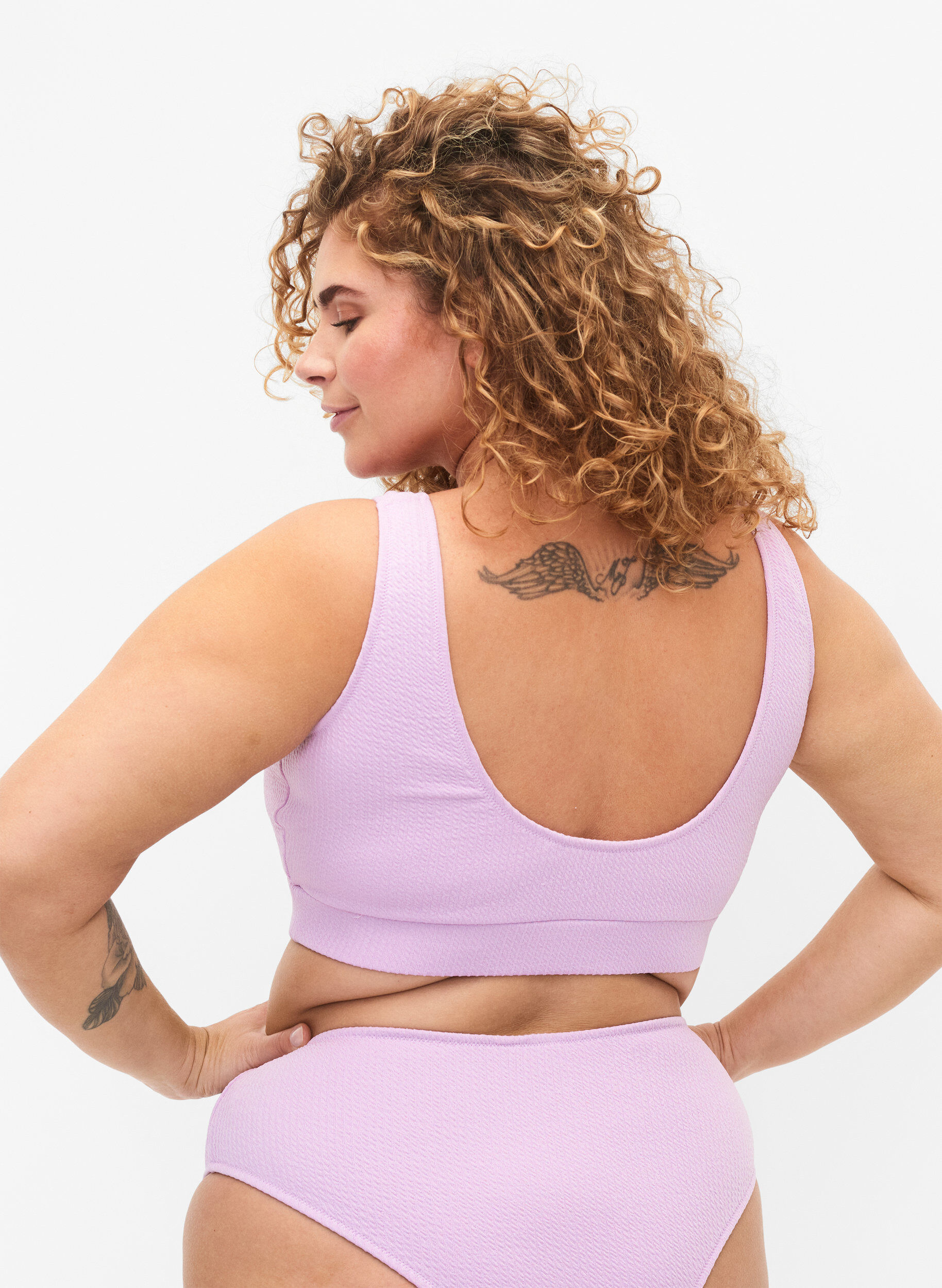 Zizzi Haut de bikini avec structure en cr&ecirc;pe, Orchid Bouquet, Model image number 1