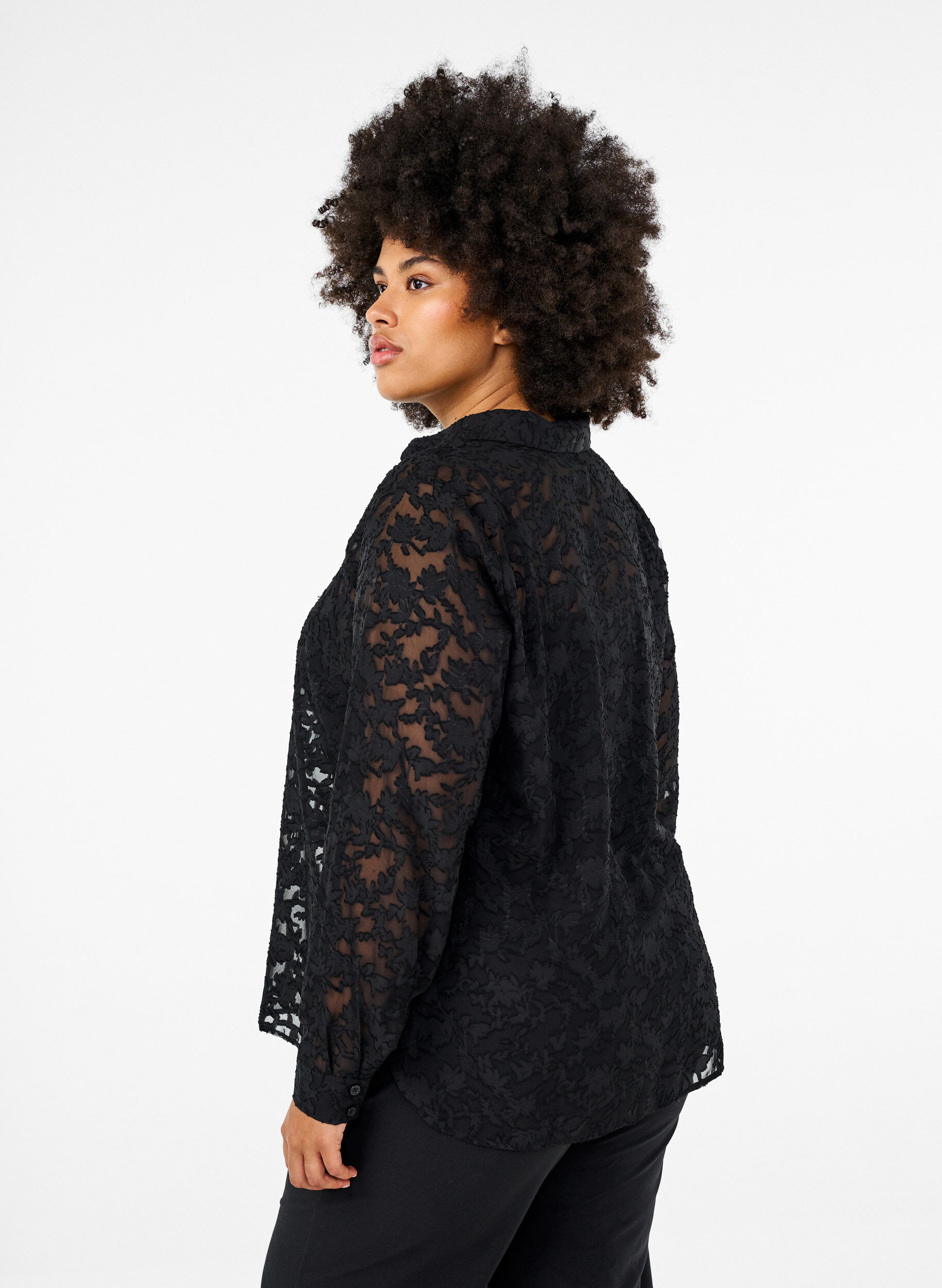 Zizzi Une chemise en maille jacquard avec boutons, Black, Model image number 1