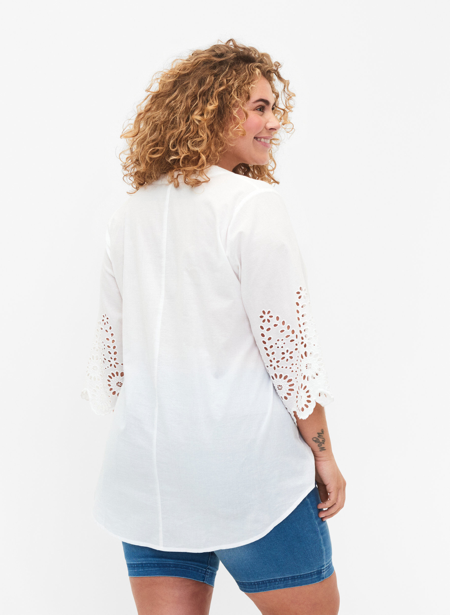 Zizzi Chemisier &agrave; broderie anglaise et manches 3/4, Bright White, Model image number 1
