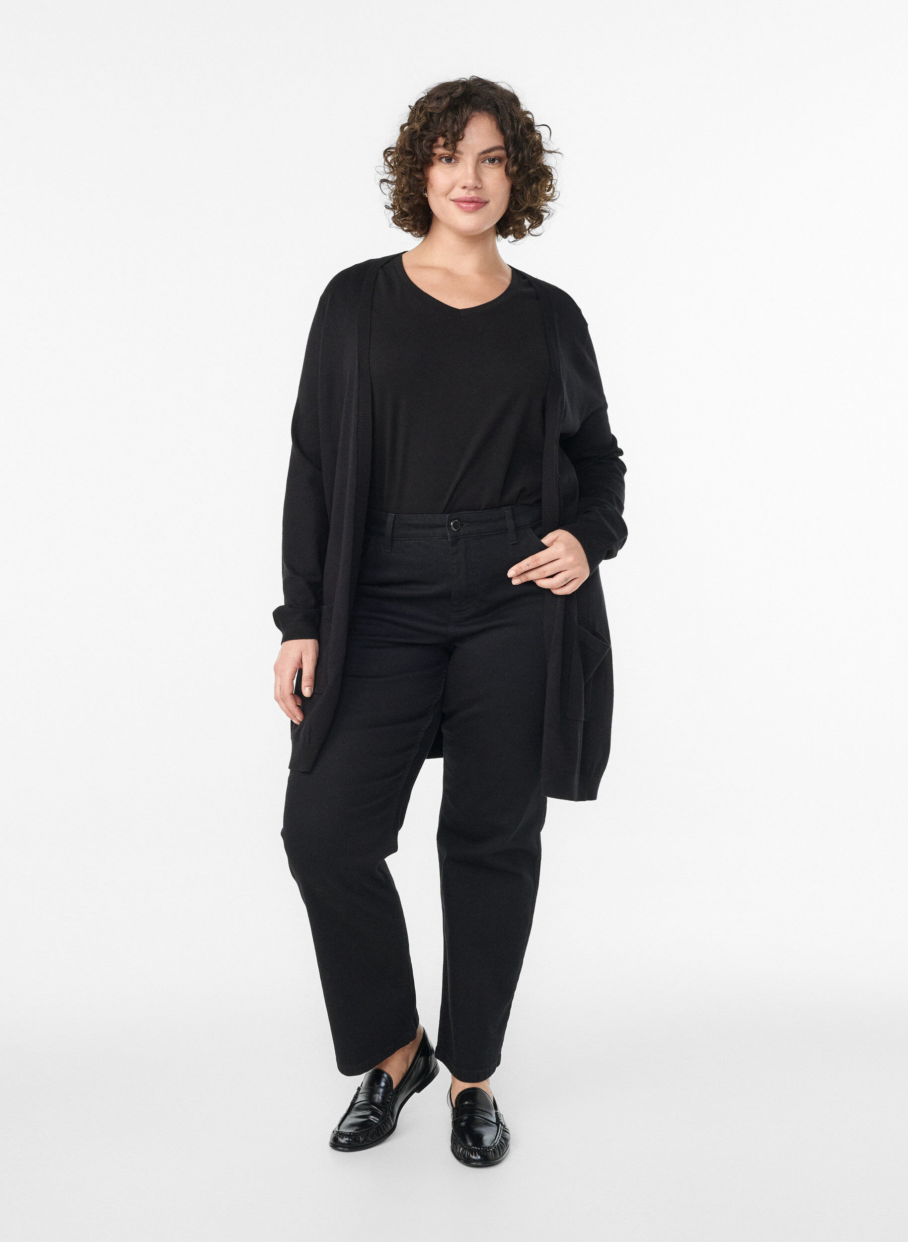 Zizzi Long cardigan tricot&eacute; dans un m&eacute;lange de viscose, Noir, Model image number 1