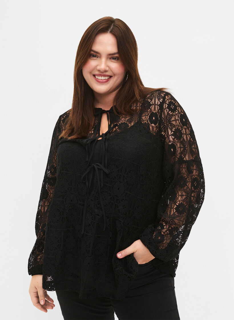 Blouse en dentelle avec détail de lacet, Black, Model image number 0