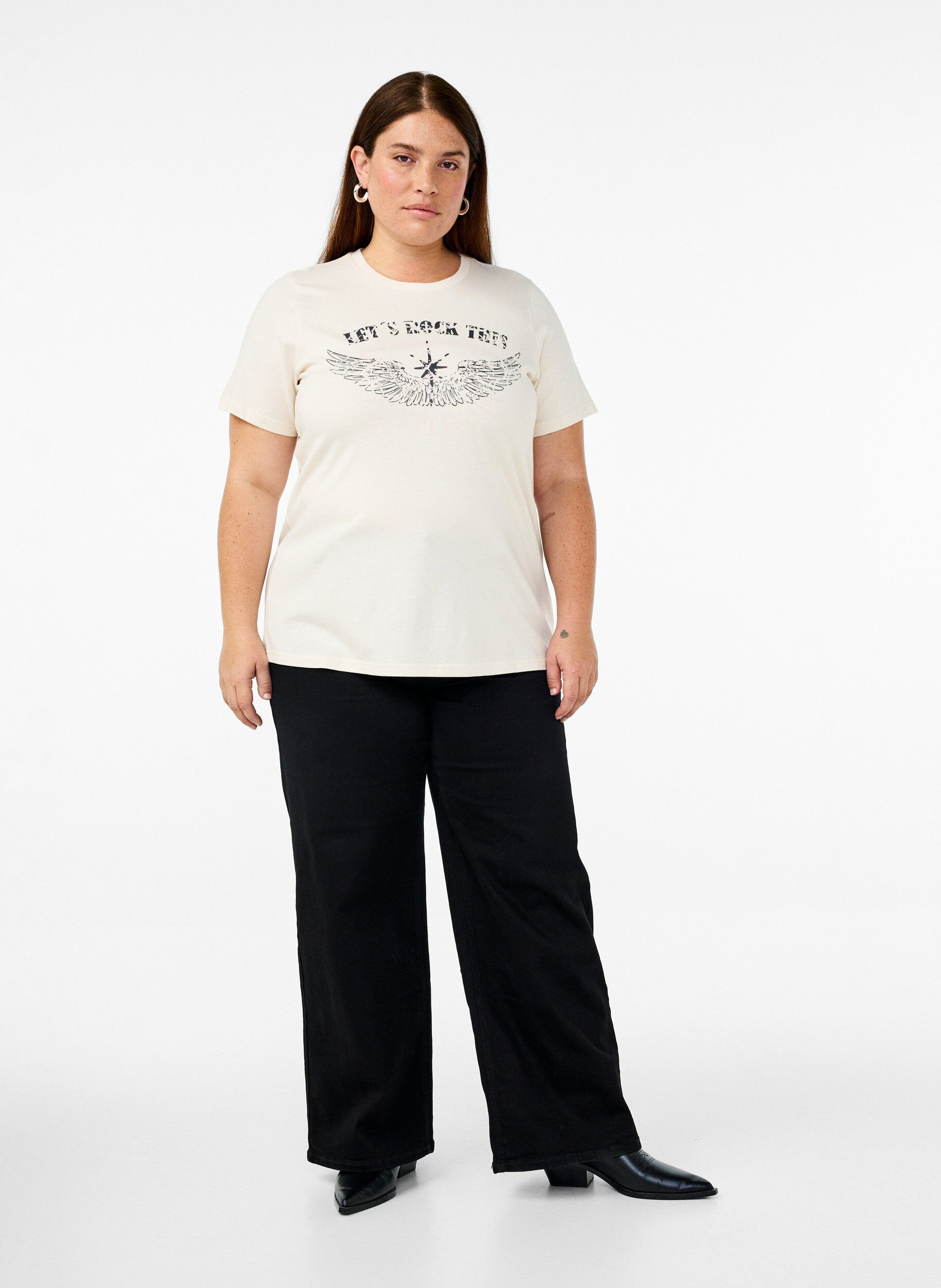 Zizzi T-shirt en coton biologique avec impression sur le devant, Vanille, Model image number 1