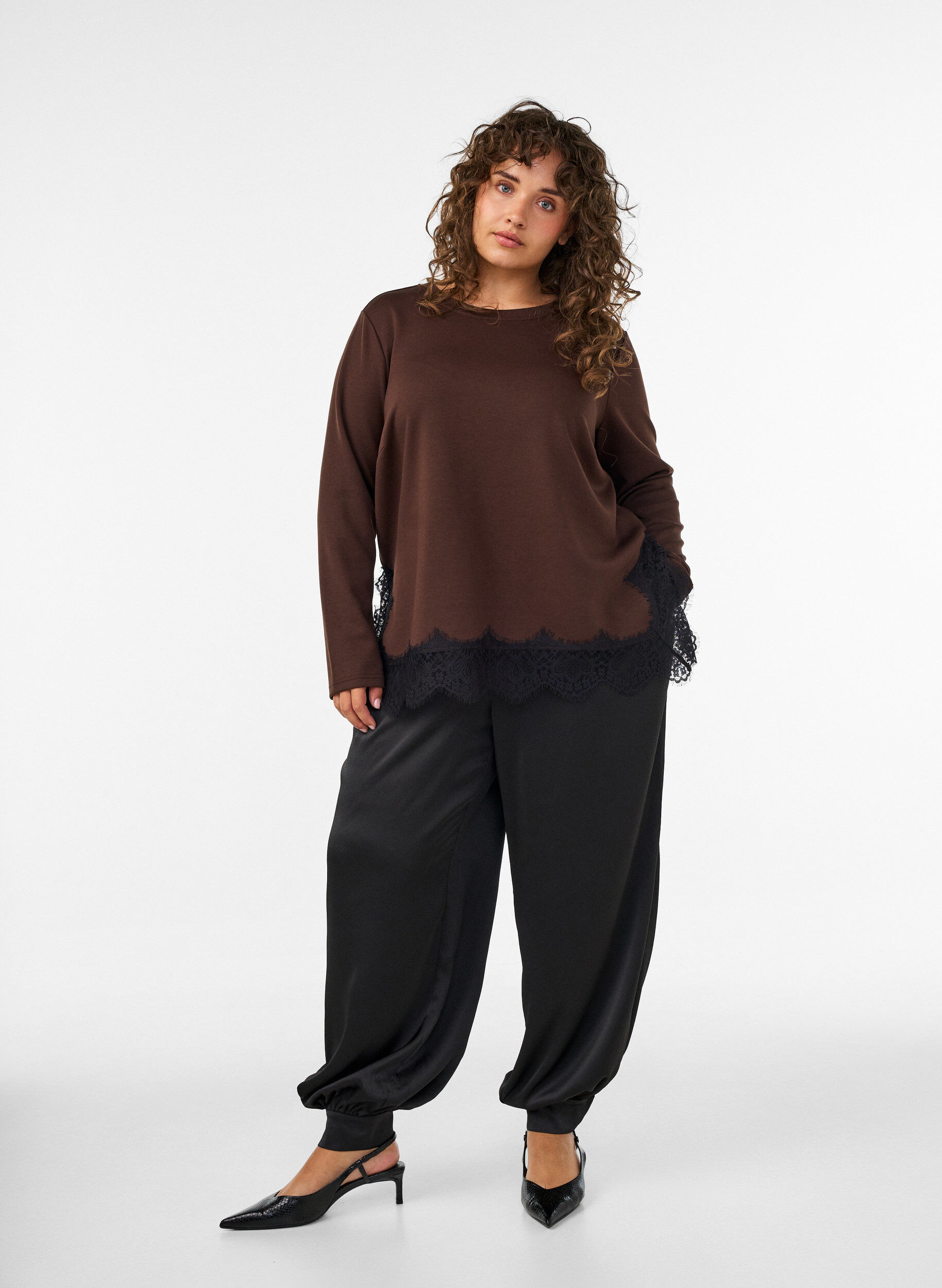 ZizziPantalon ballon satin&eacute;, Noir, Model image number 0