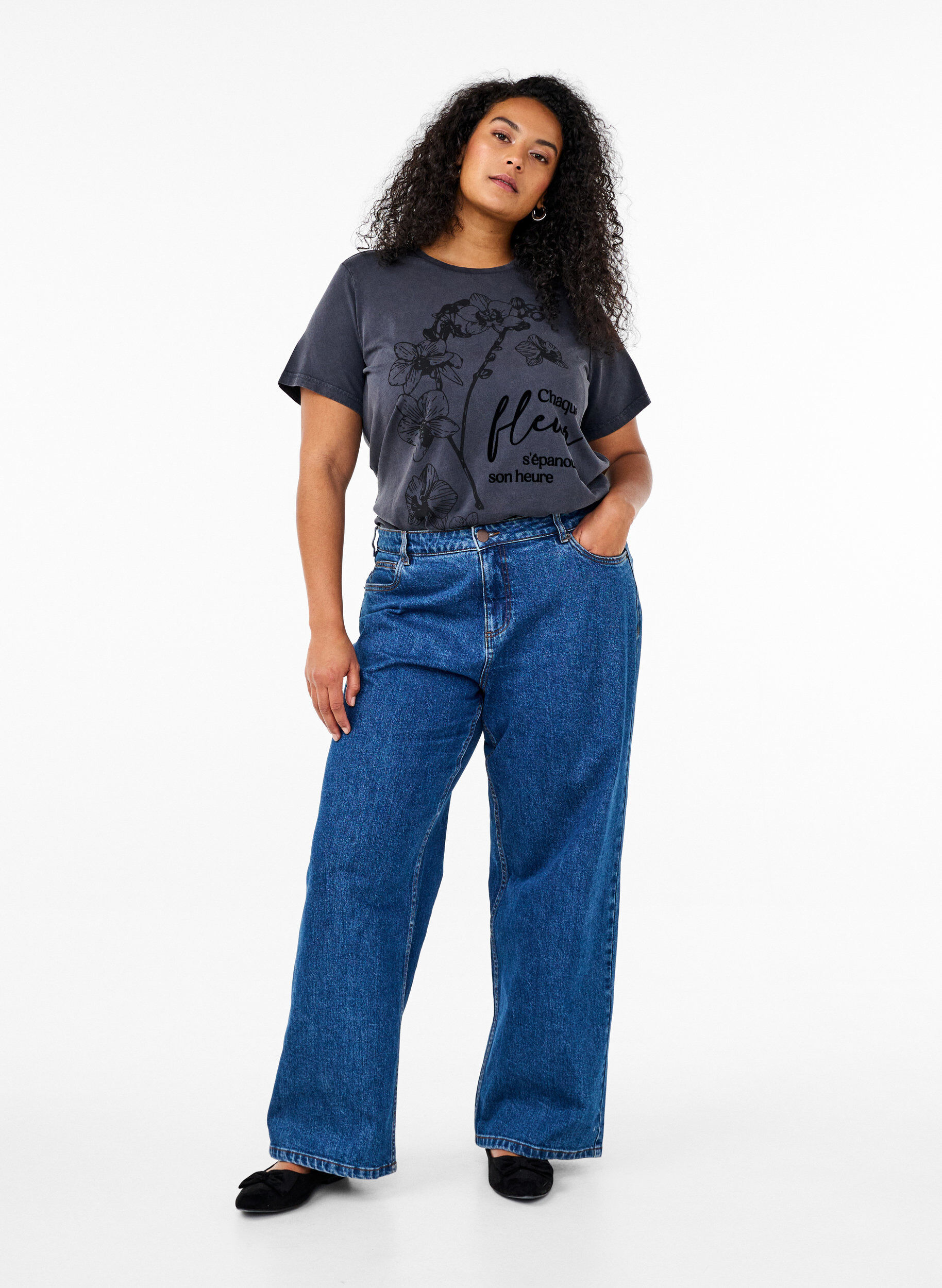 Zizzi Tee-shirt en coton biologique avec imprim&eacute;, Gris, Model image number 1