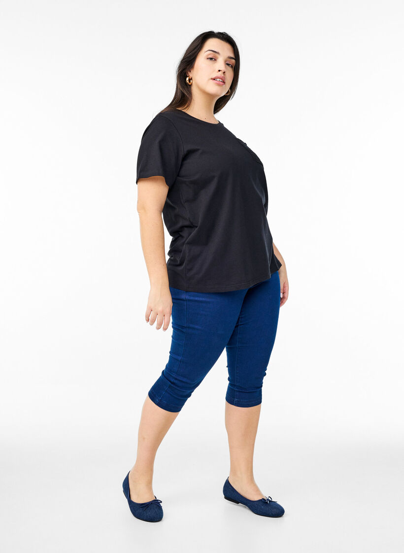 T-shirt en coton biologique avec poche de poitrine, Noir, Model image number 1