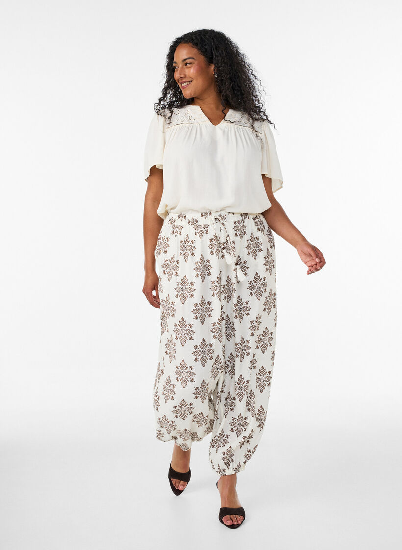 Blouse en viscose avec broderie anglaise, Beige, Model image number 1