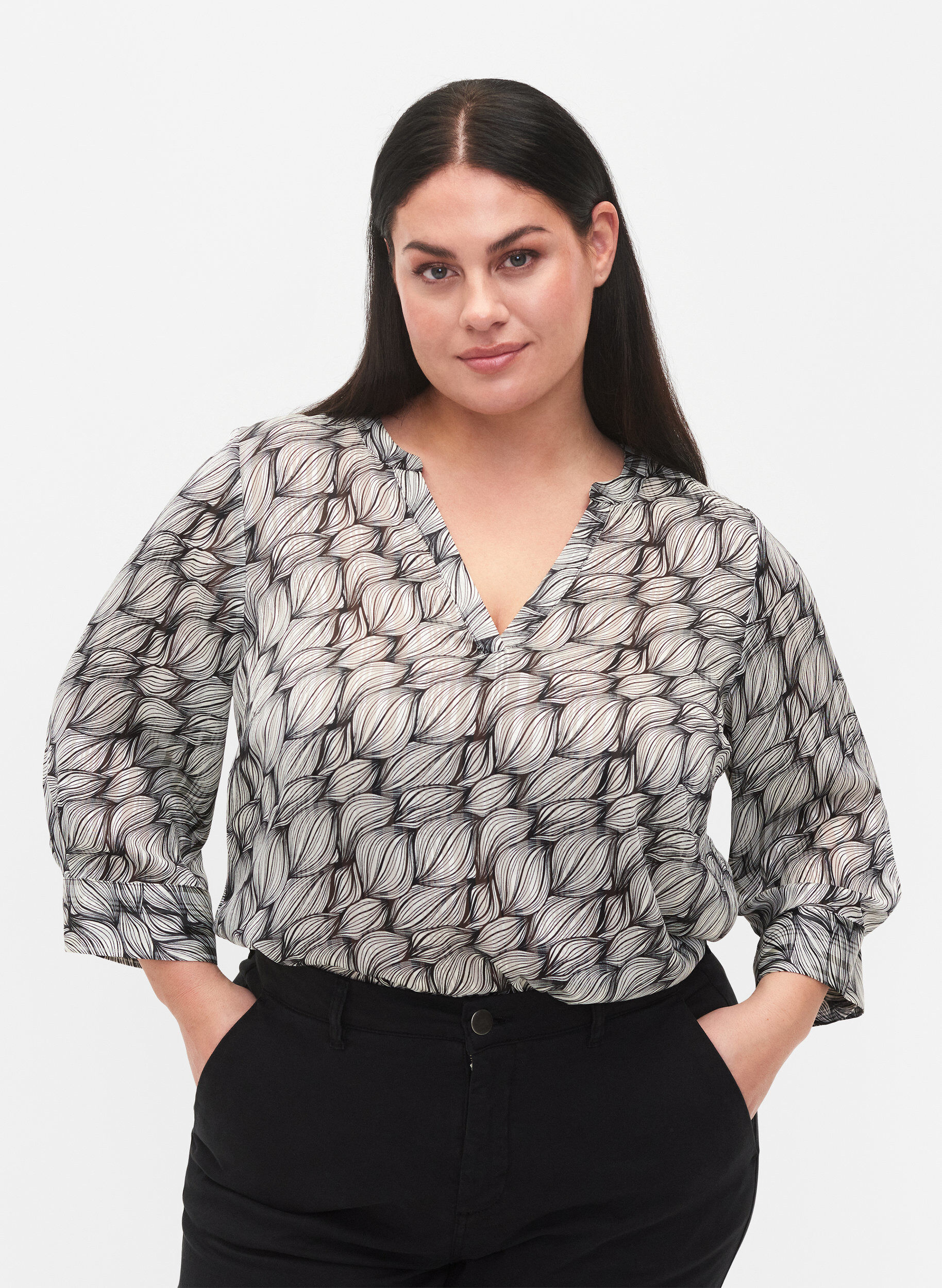 Zizzi Blouse avec imprim&eacute; et manches 3/4 , Black White Leaf, Model image number 0