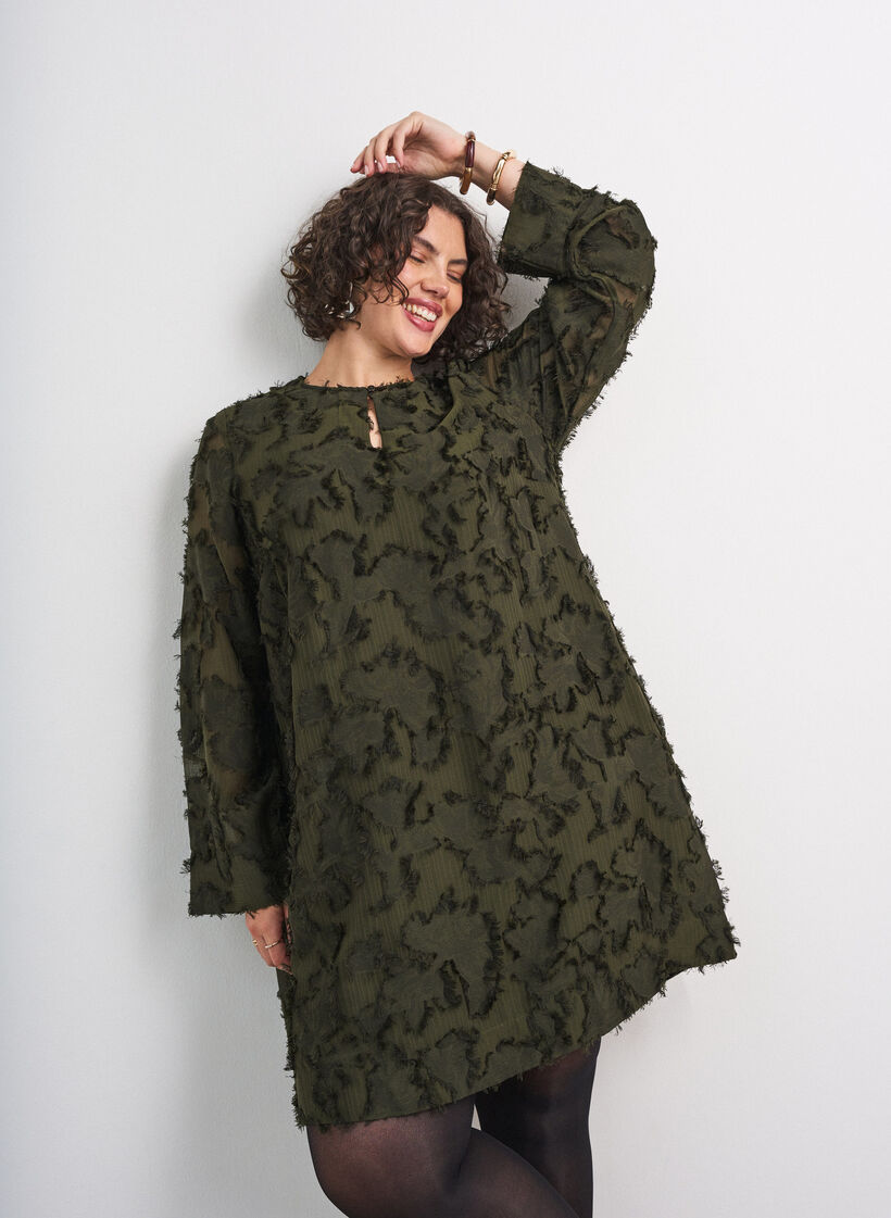 Robe textur&eacute;e &agrave; fils frang&eacute;s, Vert fonc&eacute;, Model image number 0
