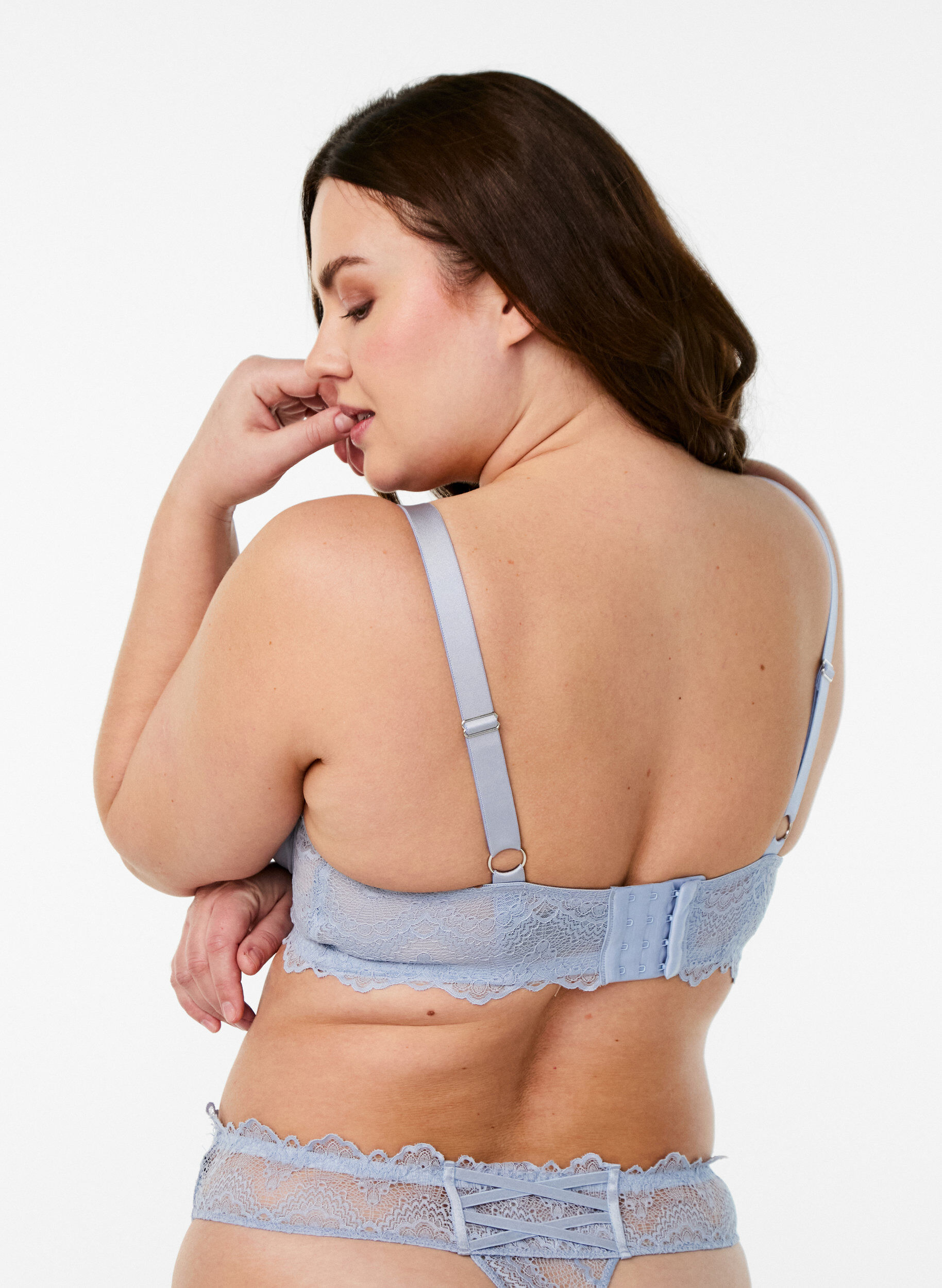 Zizzi Soutien-gorge enti&egrave;rement couvrant &agrave; d&eacute;tails de dentelle et de ficelle, Bleu Clair, Model image number 1