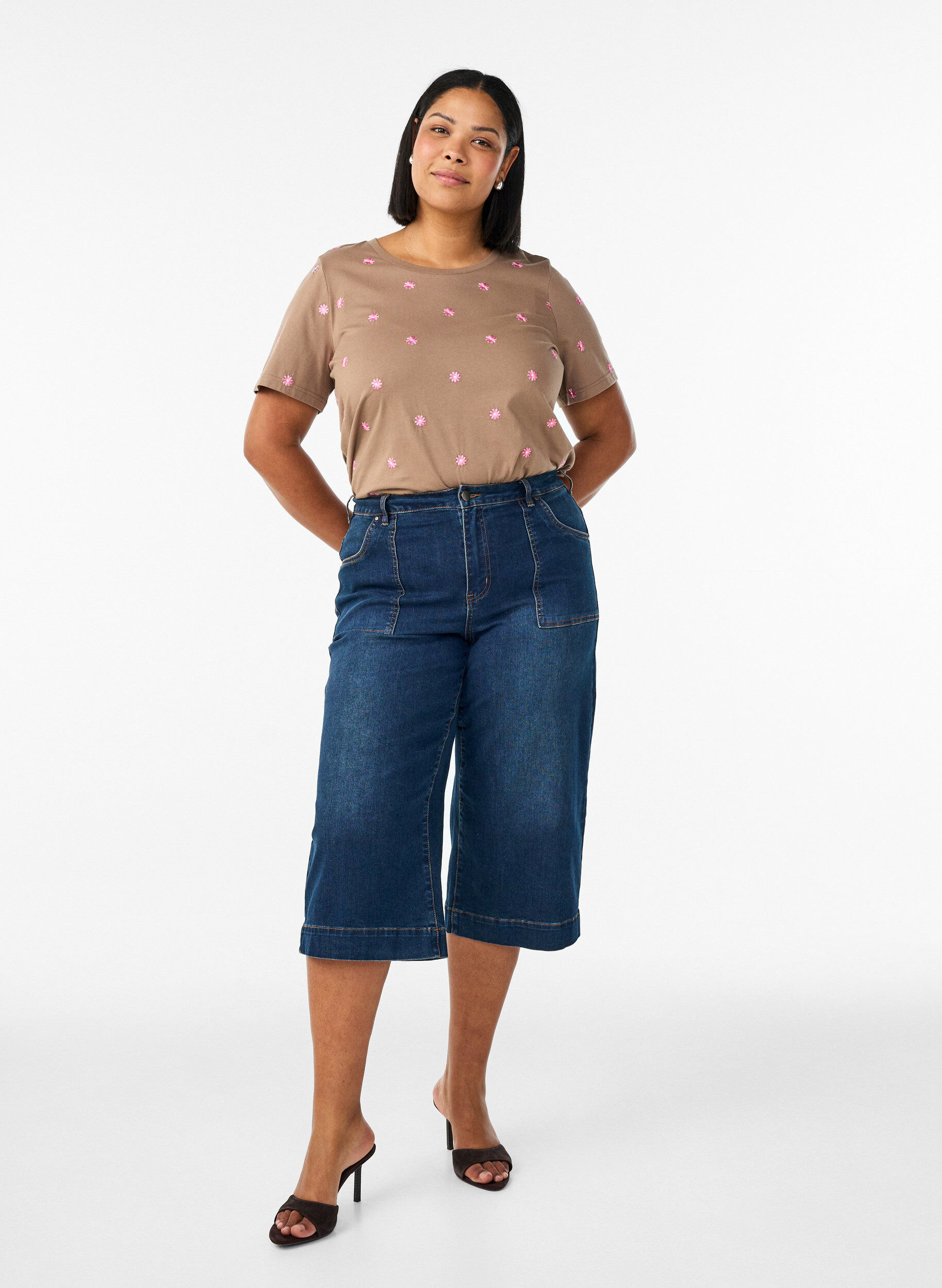 Zizzi Pantacourts en denim &agrave; jambes larges, Bleu, Model image number 1