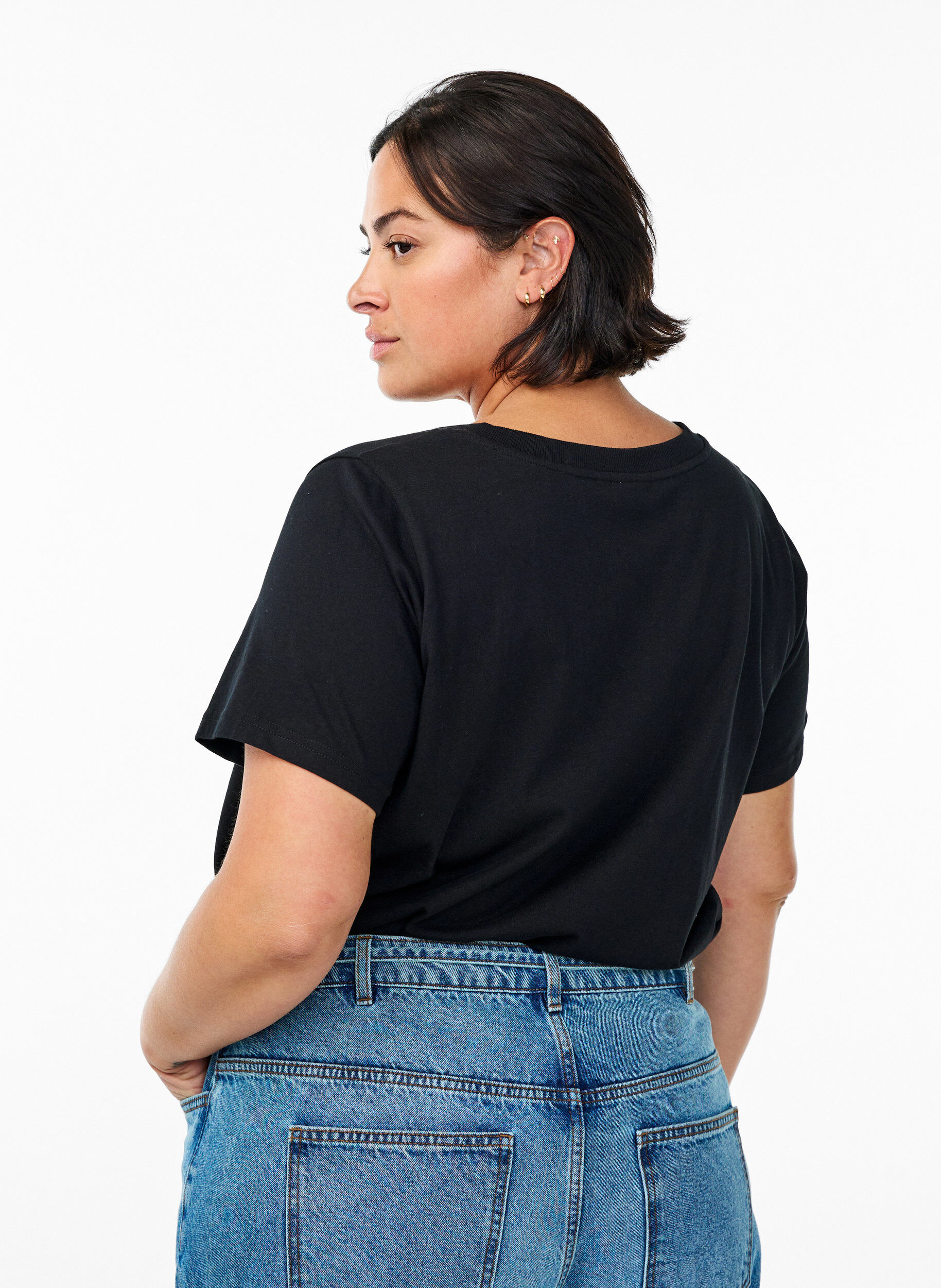 Zizzi T-shirt en coton simple avec encolure en V, Noir, Model image number 2