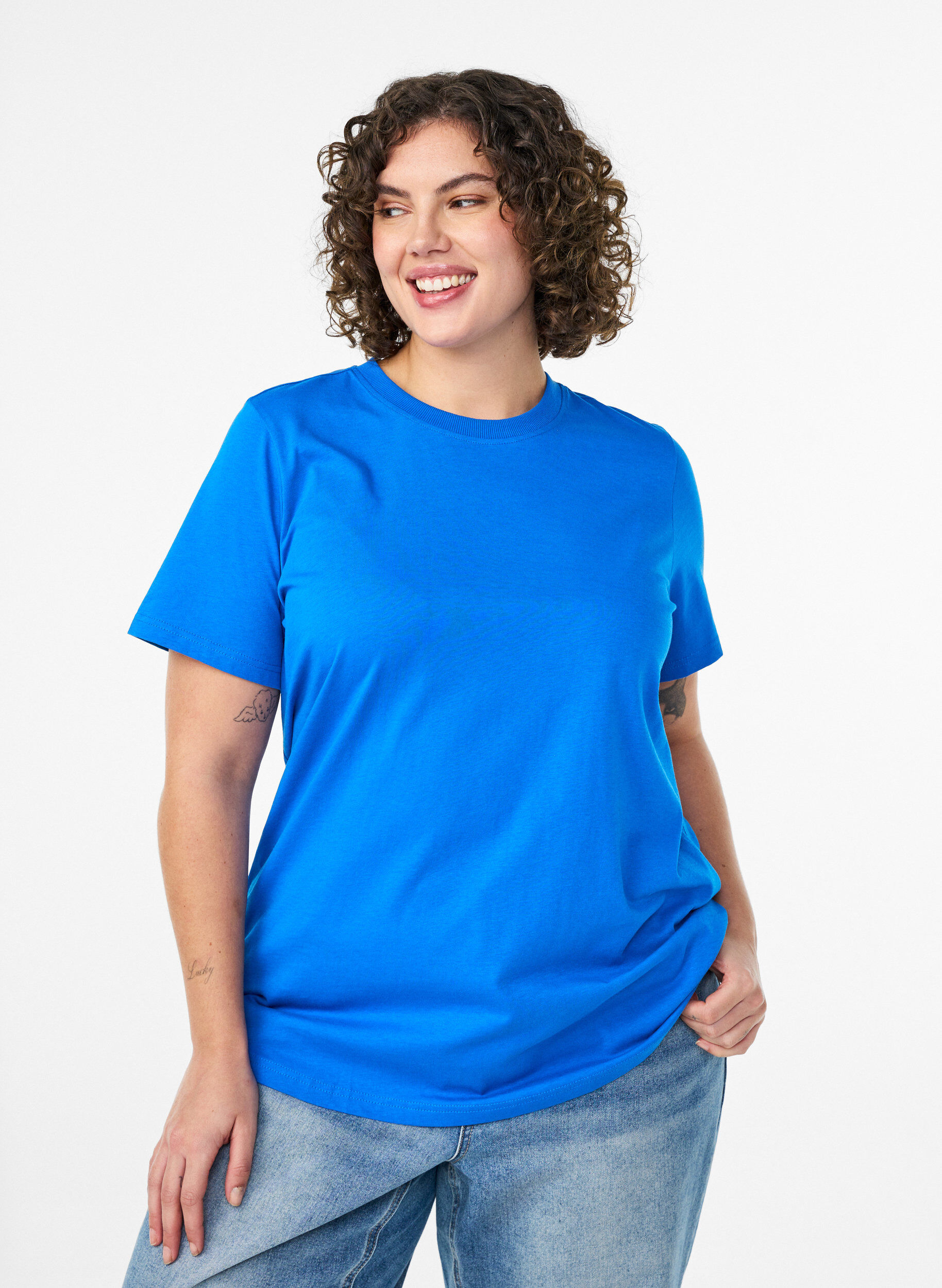 Zizzi T-shirt basique en coton &agrave; col rond, Bleu, Model image number 0