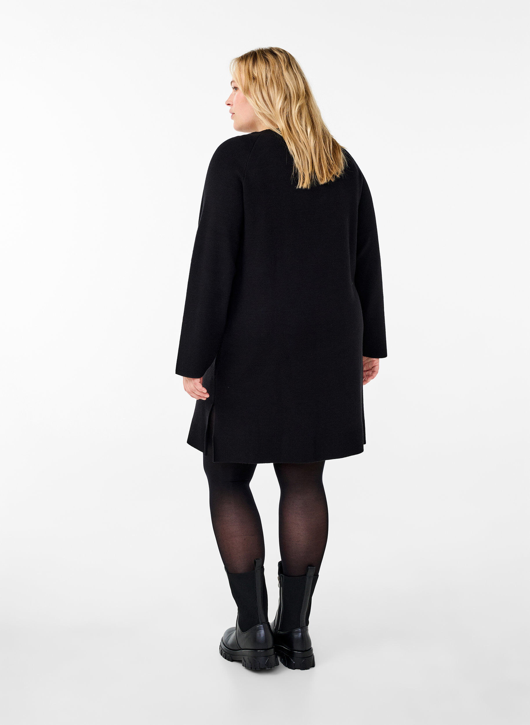 Zizzi Robe en maille avec col rond &agrave; fente, Noir, Model image number 2